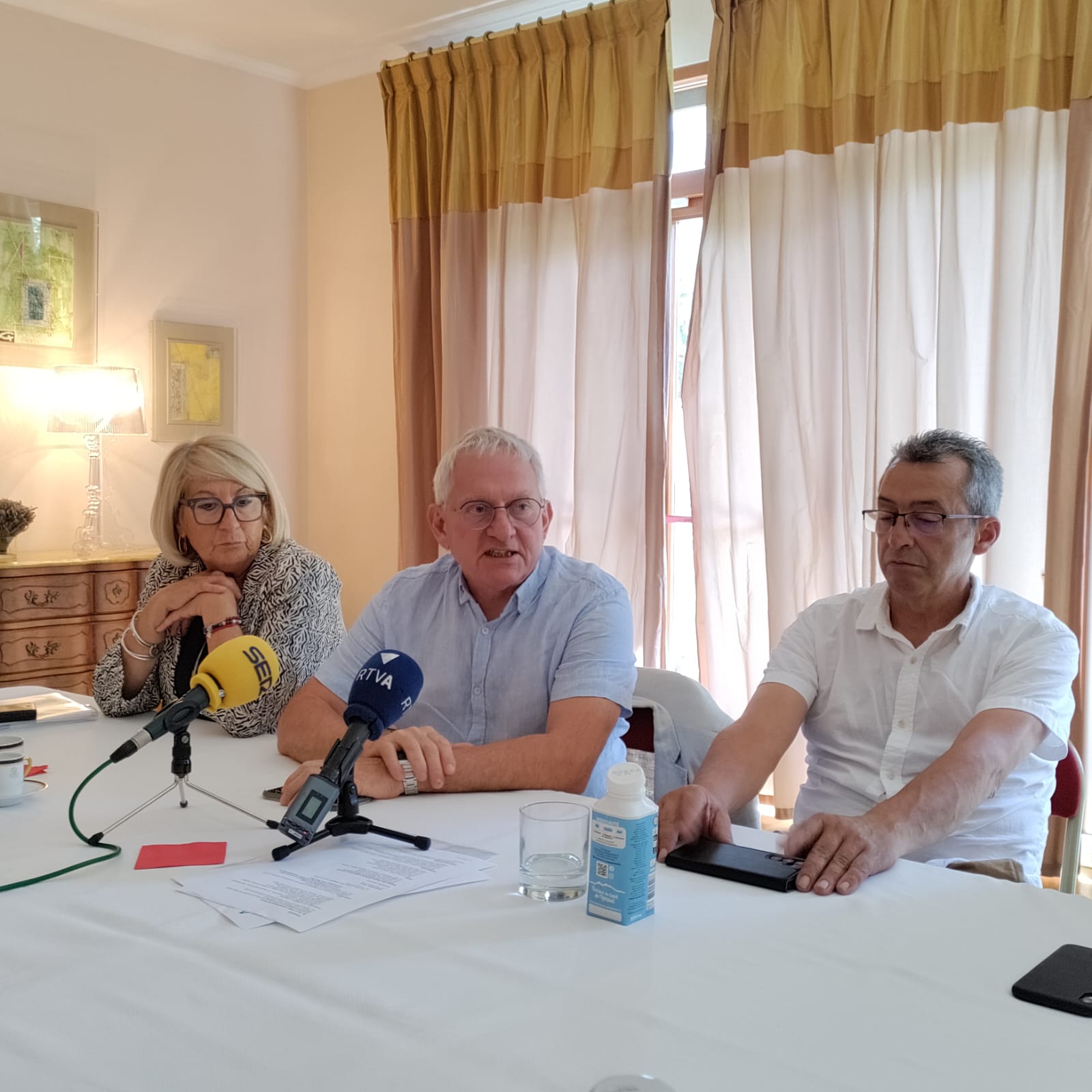 Part de la delegació de l'Arieja durant la roda de premsa d'aquest dilluns.