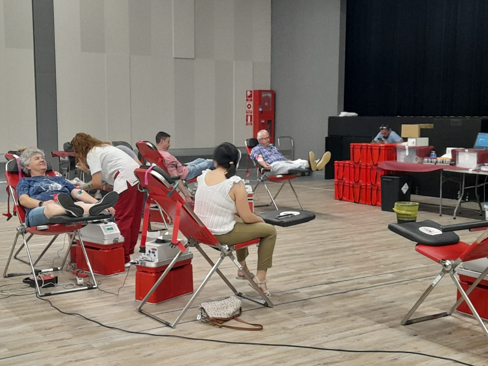 Donants el passat dilluns al Prat del Roure.