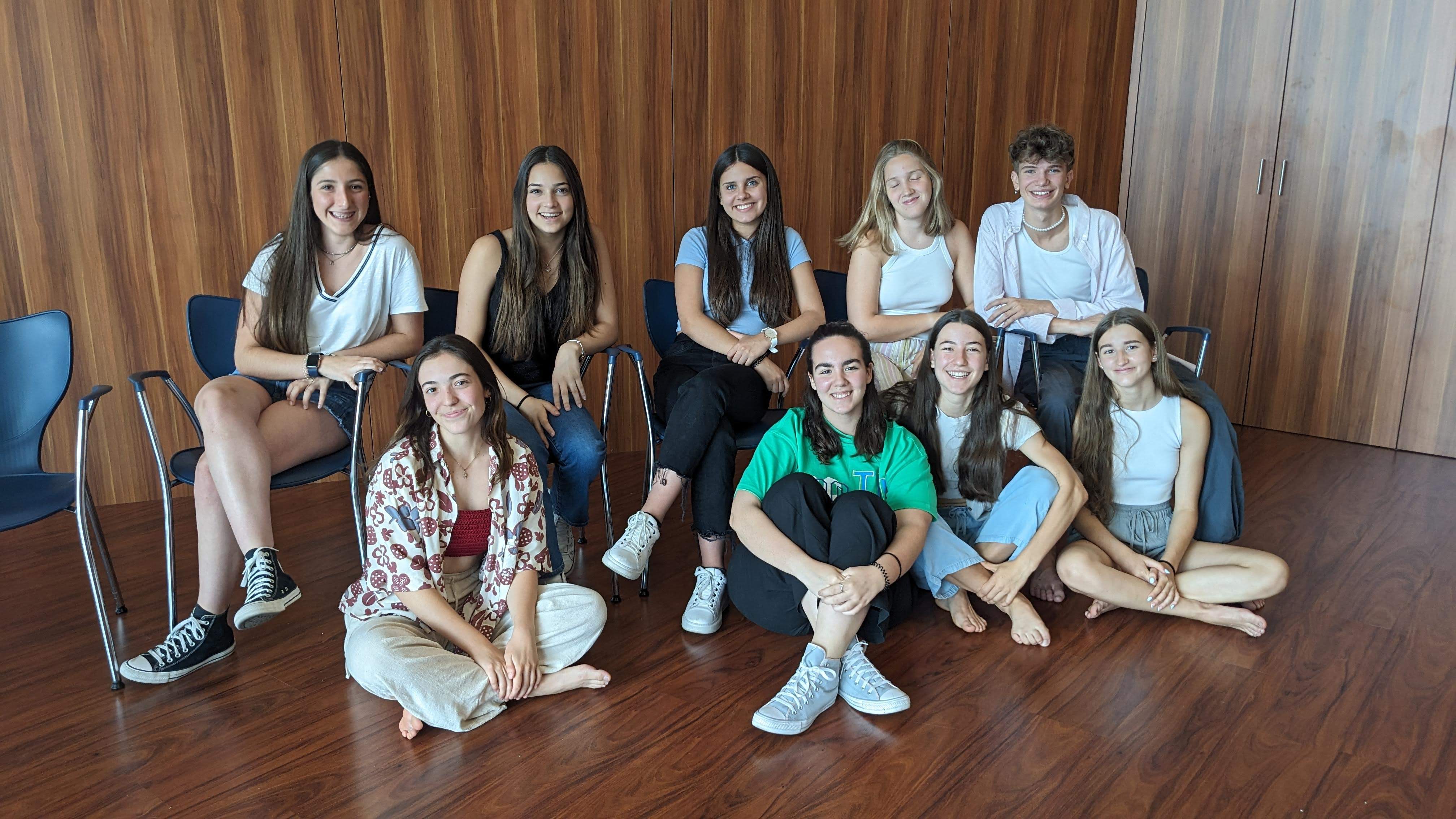 Els integrants de la segona promoció de la Jo Dansa durant la presentació del nou projecte