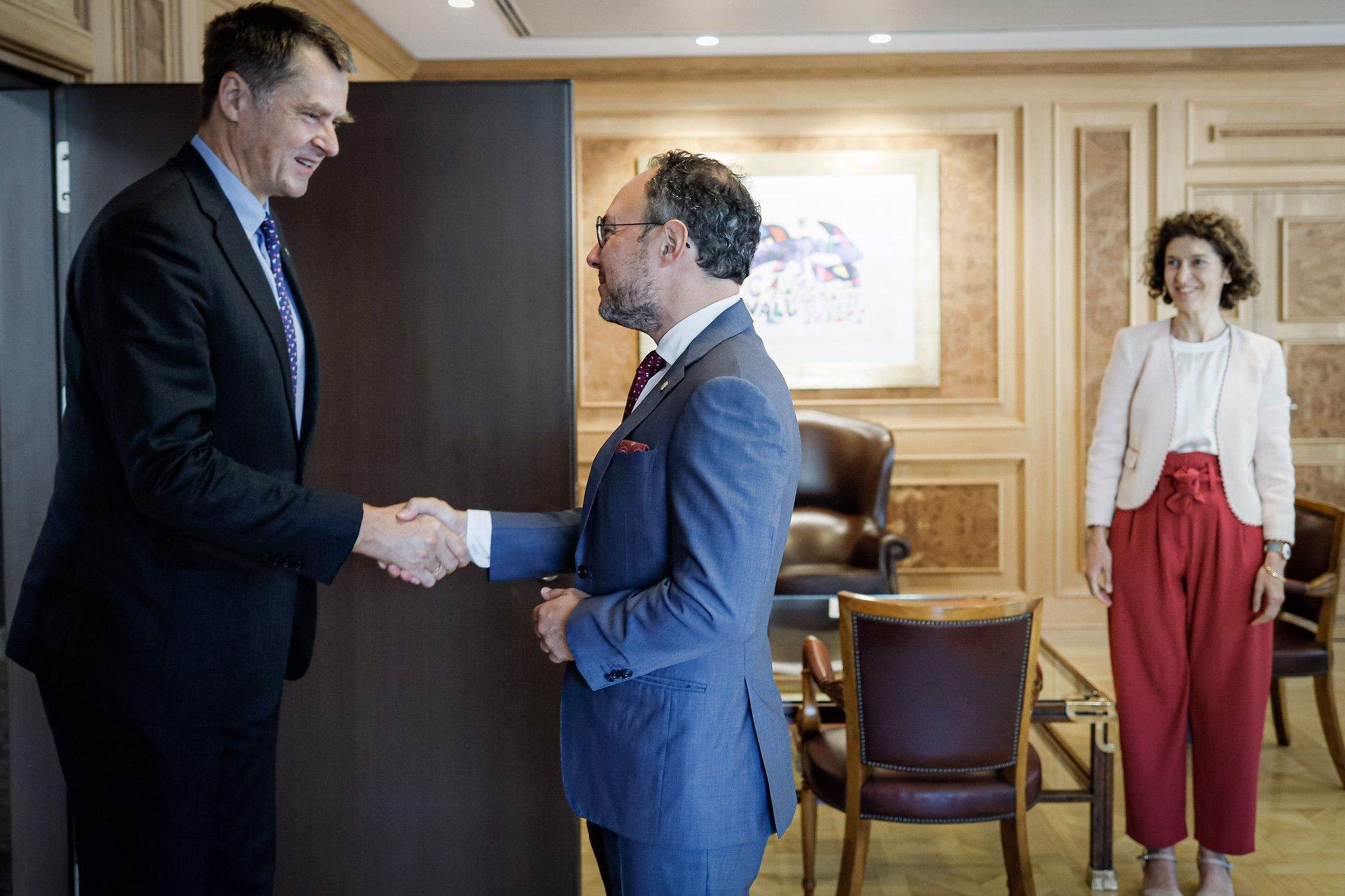 El cap de Govern, Xavier Espot, rep al seu despatx l'ambaixador britànic, Hugh Elliott