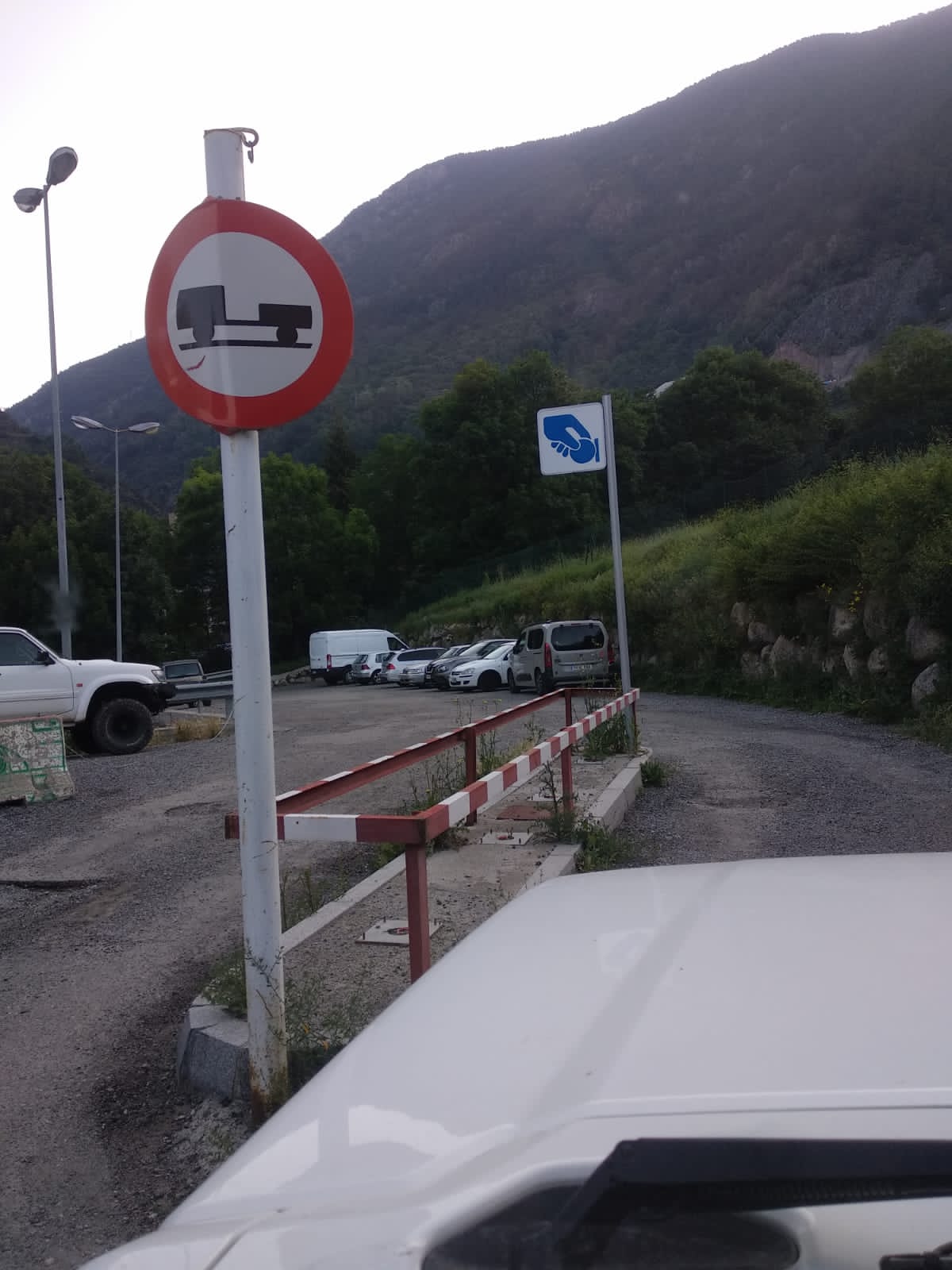 L'aparcament (o descampat) de la polèmica.