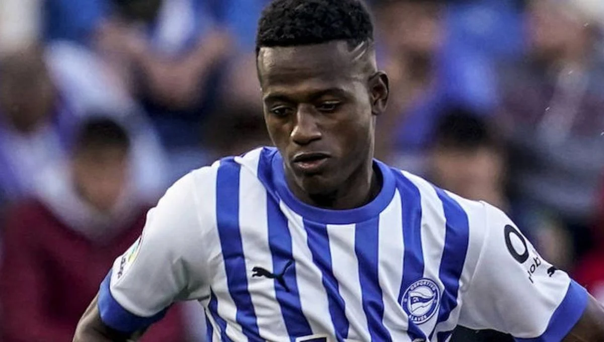 Anderson Arroyo amb la samarreta de l'Alavés