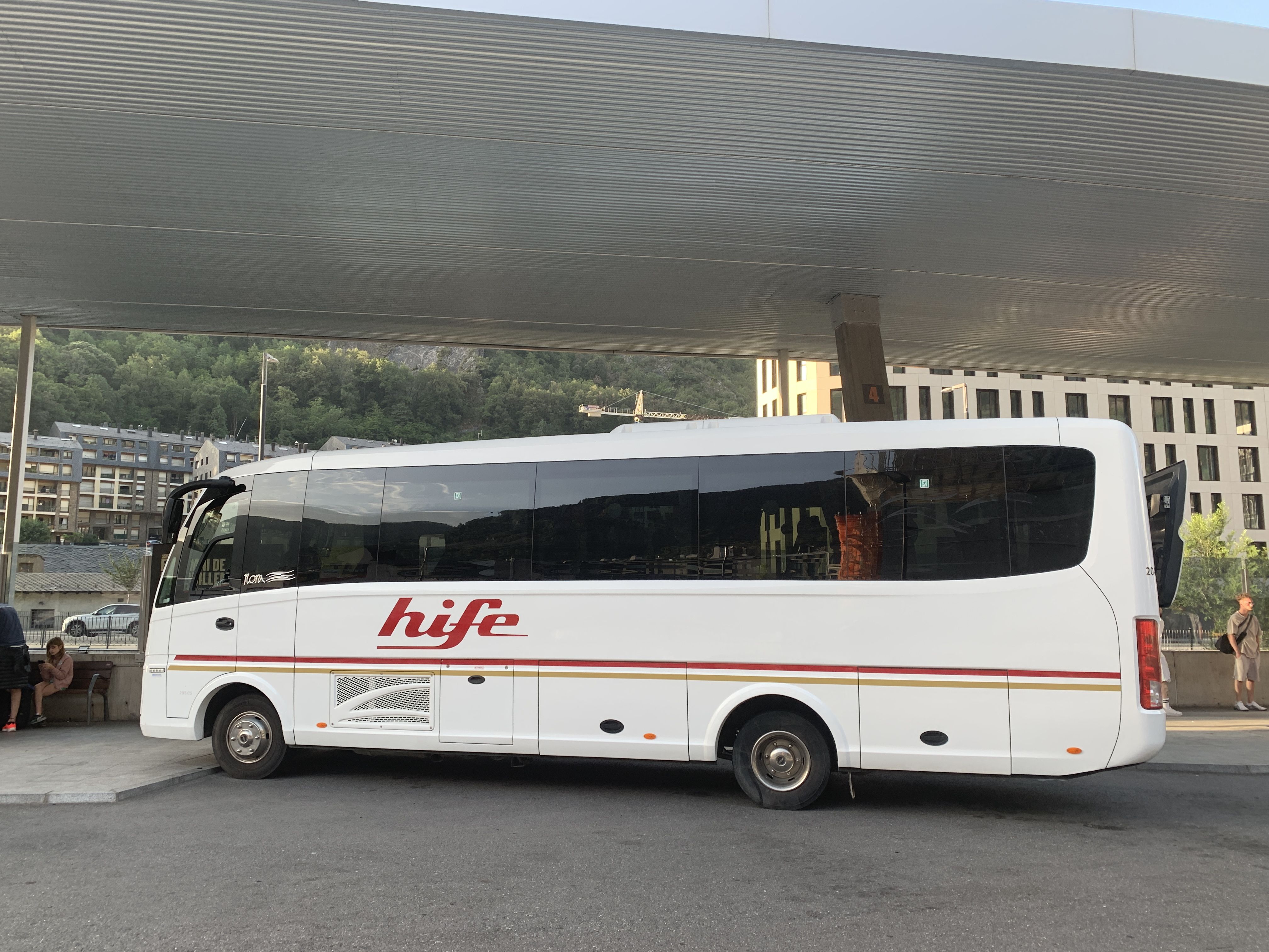 Un autocar Hife a l'estació d'autobusos