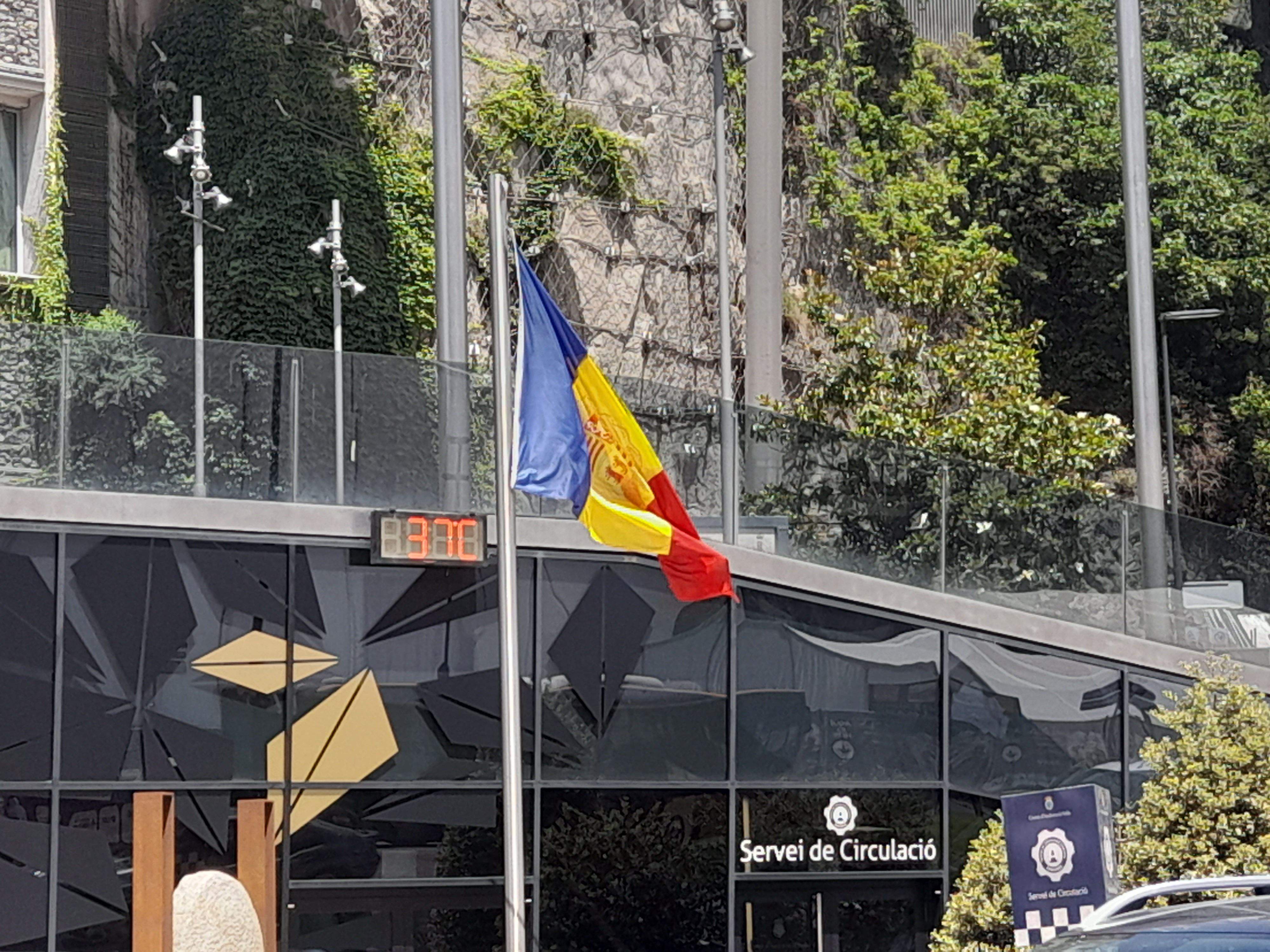 El termòmetre del Bici Lab marcant 37 graus