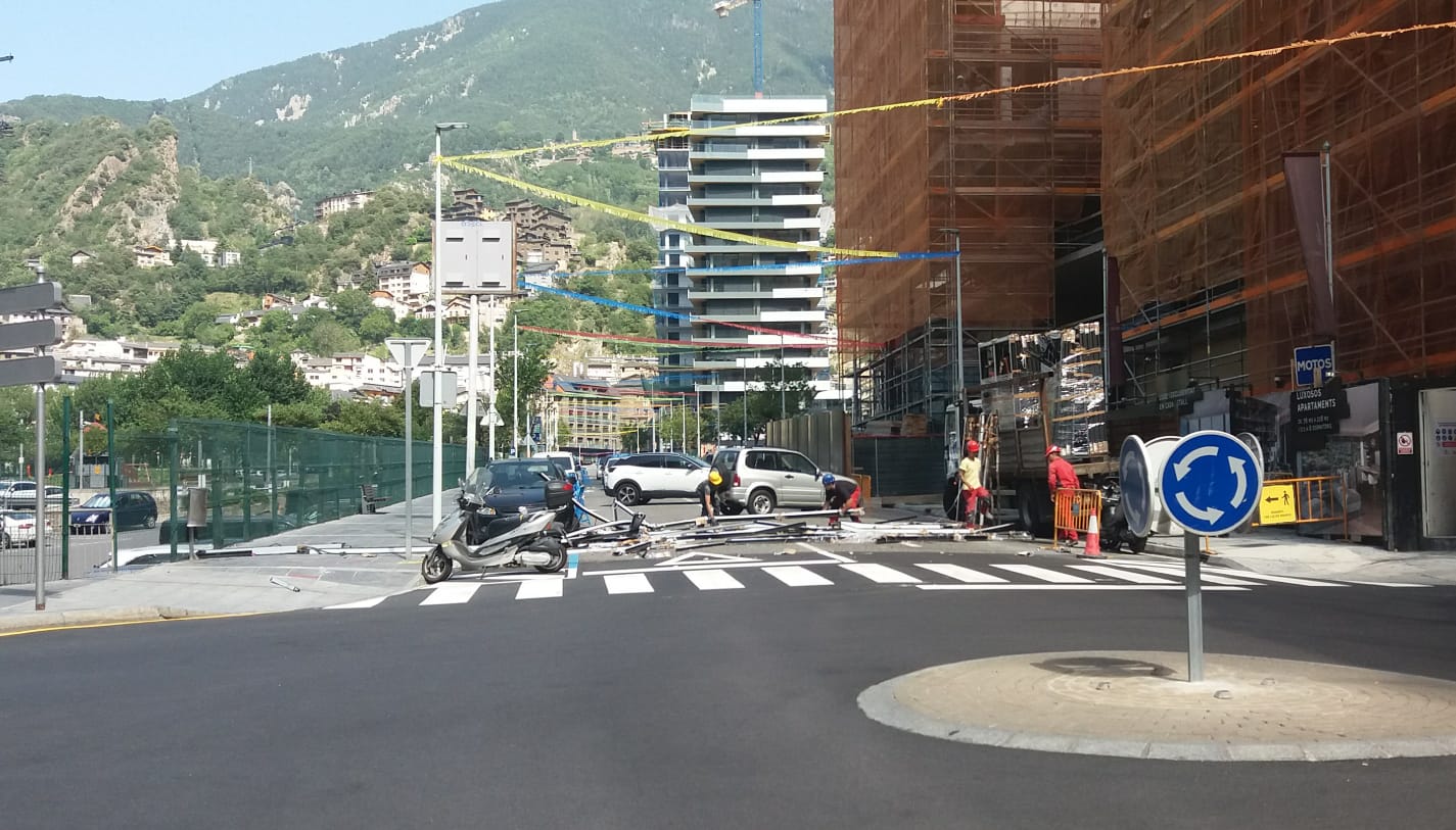 L'estructura al terra.