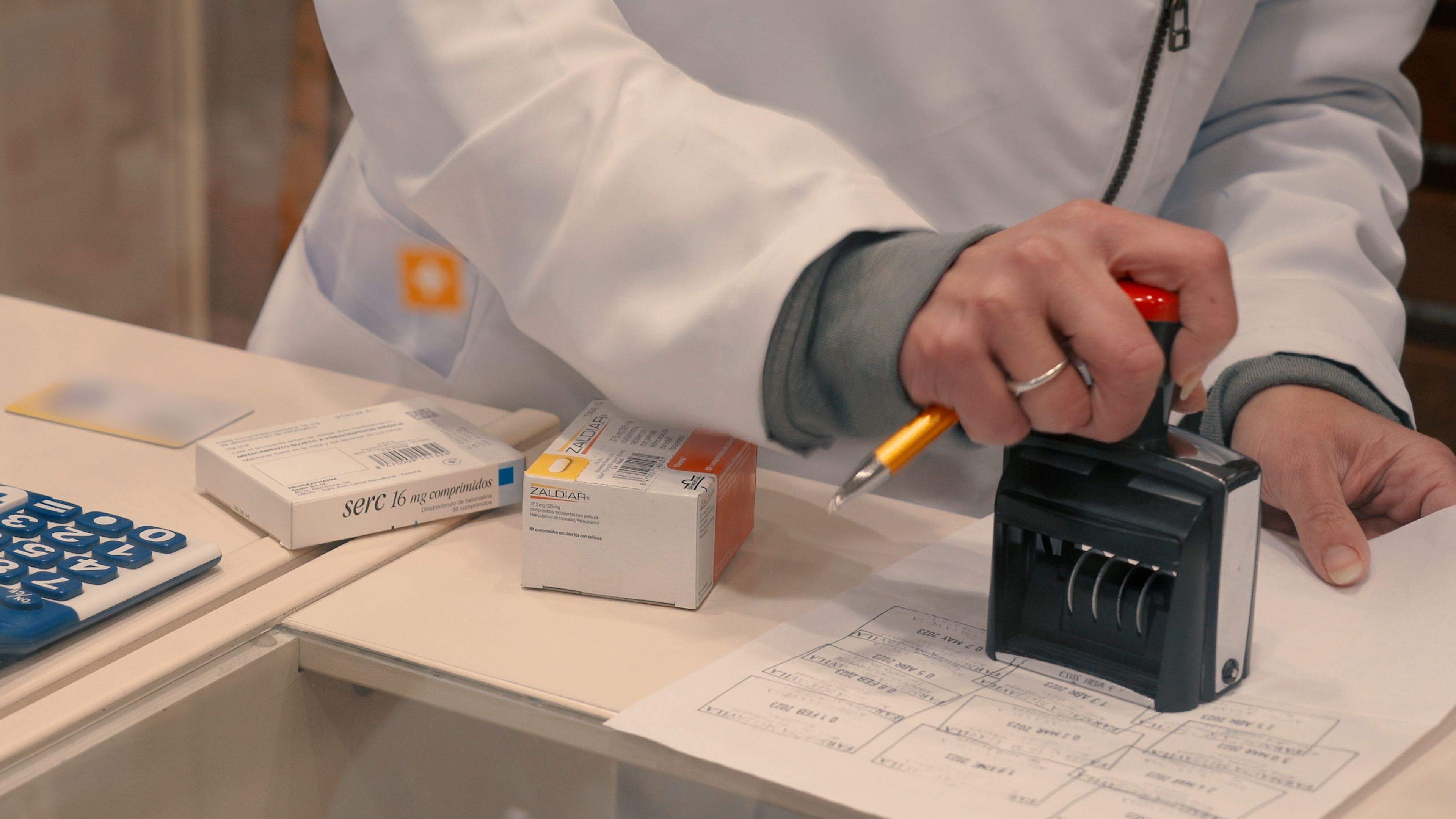 Segellant una recepta.