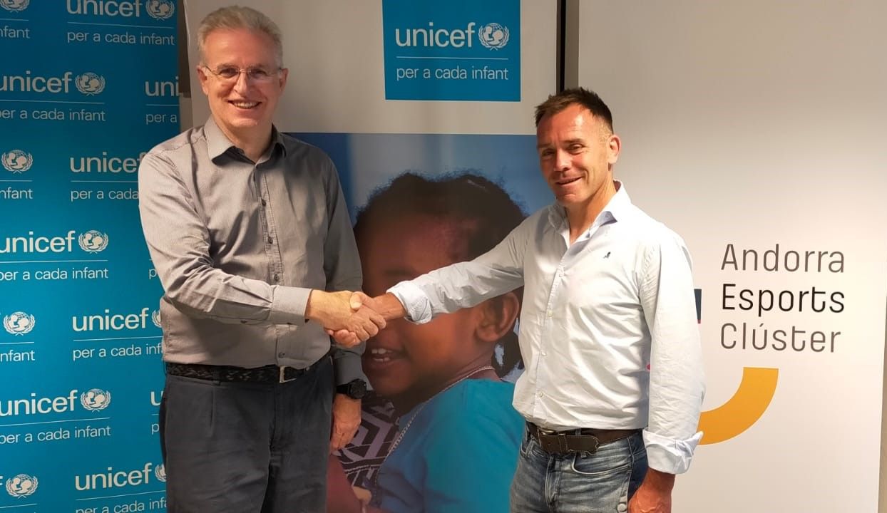 El director d'Unicef, Albert Mora, i el president d'Andorra Esports Clúster, Josep Marticella