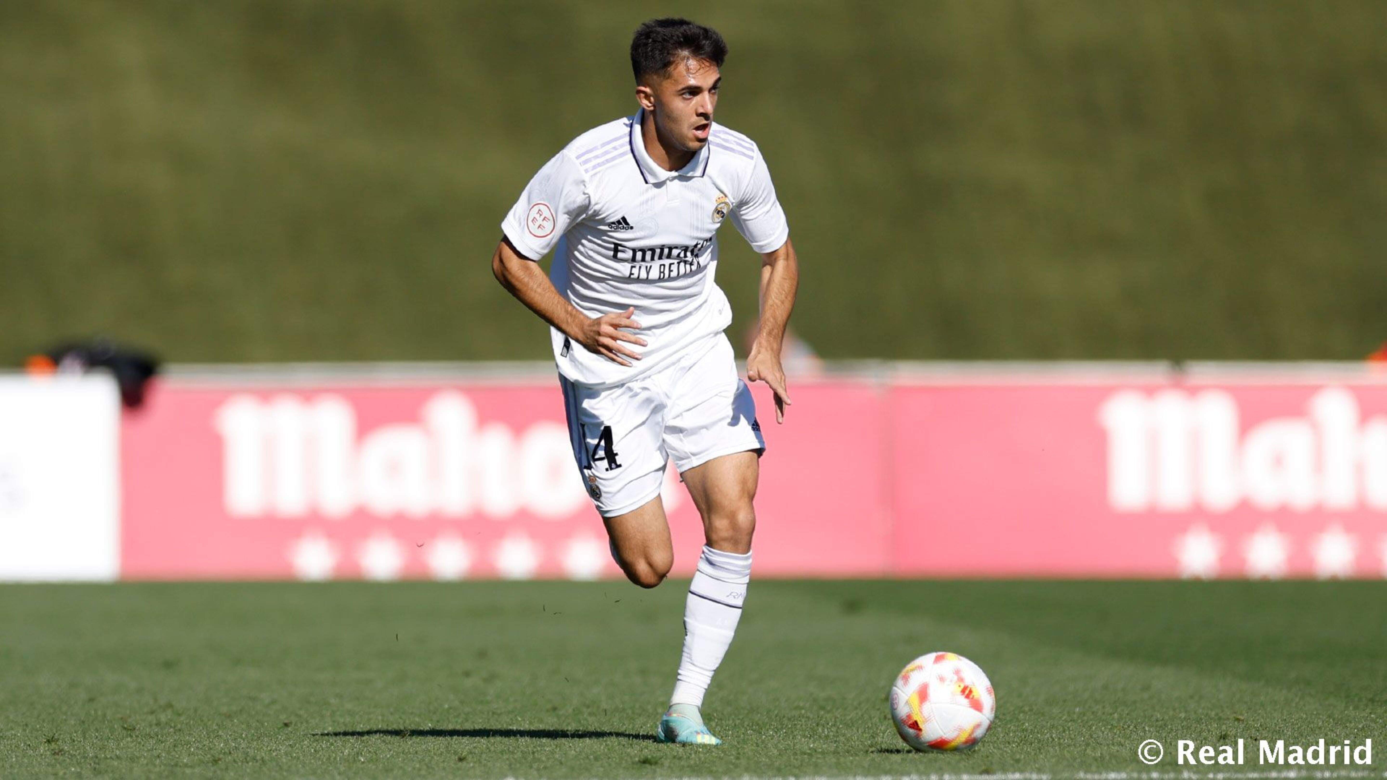 Álvaro Martín en una acció amb el Real Madrid Castilla.