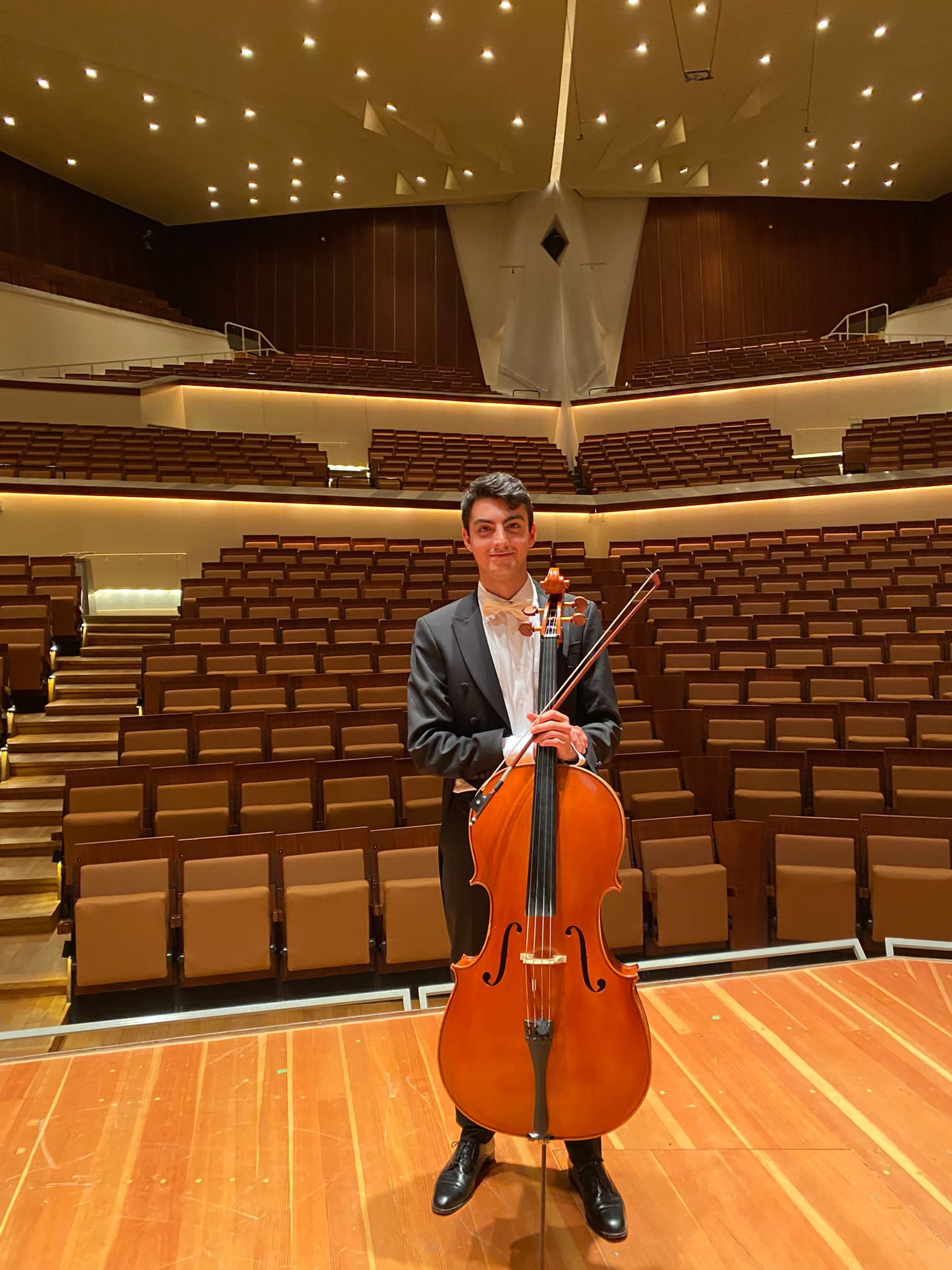 Jordi Albelda amb el violoncel