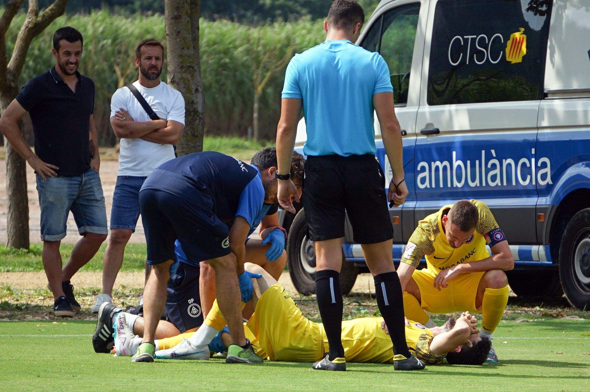 Chirstos Almpanis després de lesionar-se contra el Girona