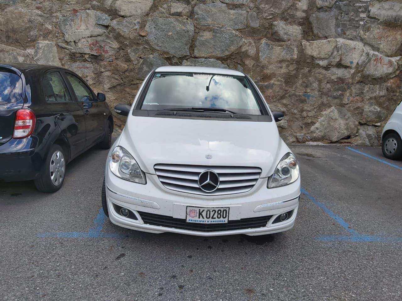 Una imatge del vehicle que se cerca.