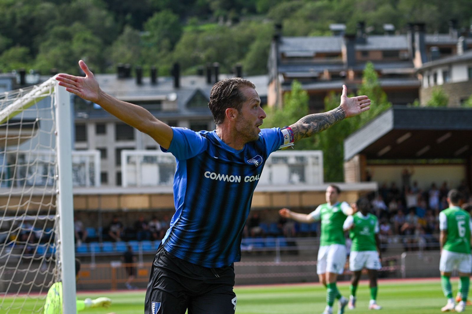 Adri Gallego celebrant l'1 0