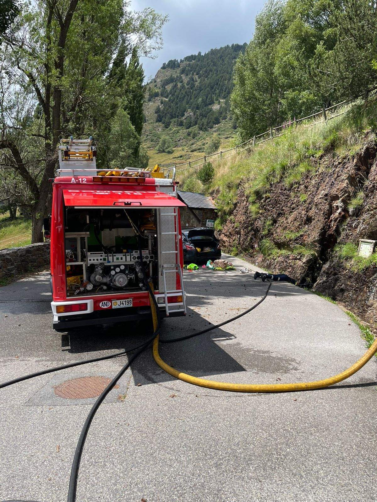 Bombers treballant als Plans de Ransol