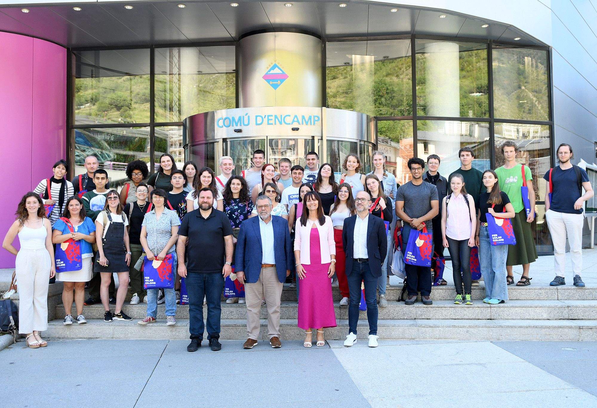 Els participants al Campus universitari de la llengua catalana amb les autoritats