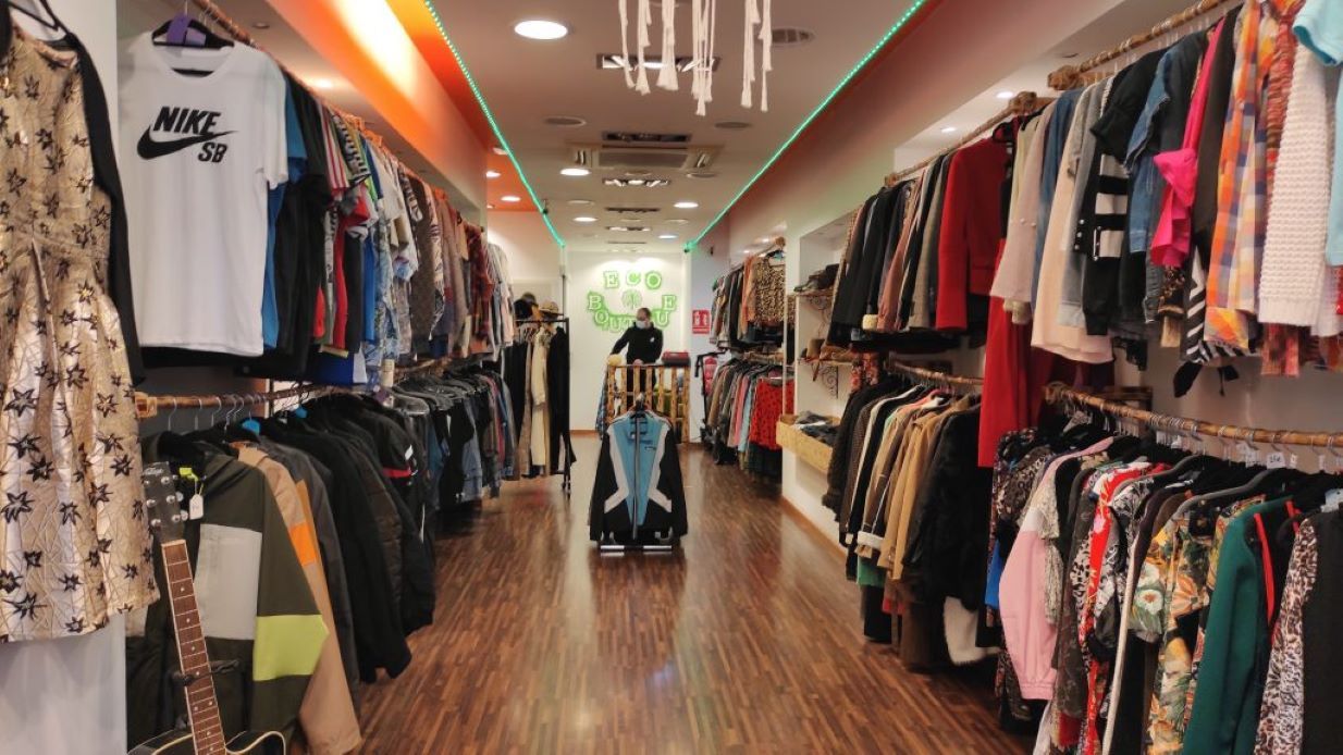 La roba i el calçat han baixat de preu durant el mes de juliol.