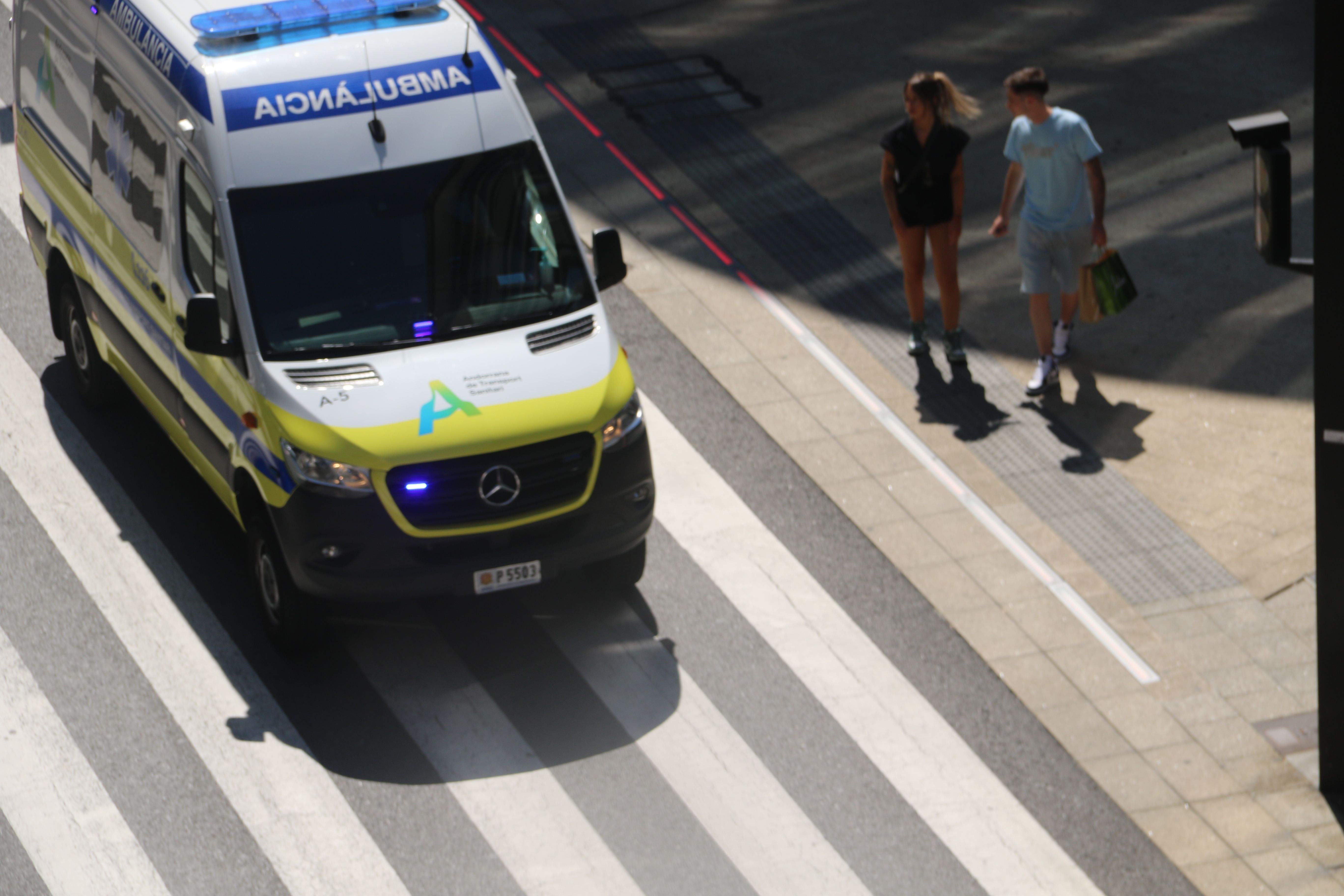 Una ambulància d'ATS en ple servei.