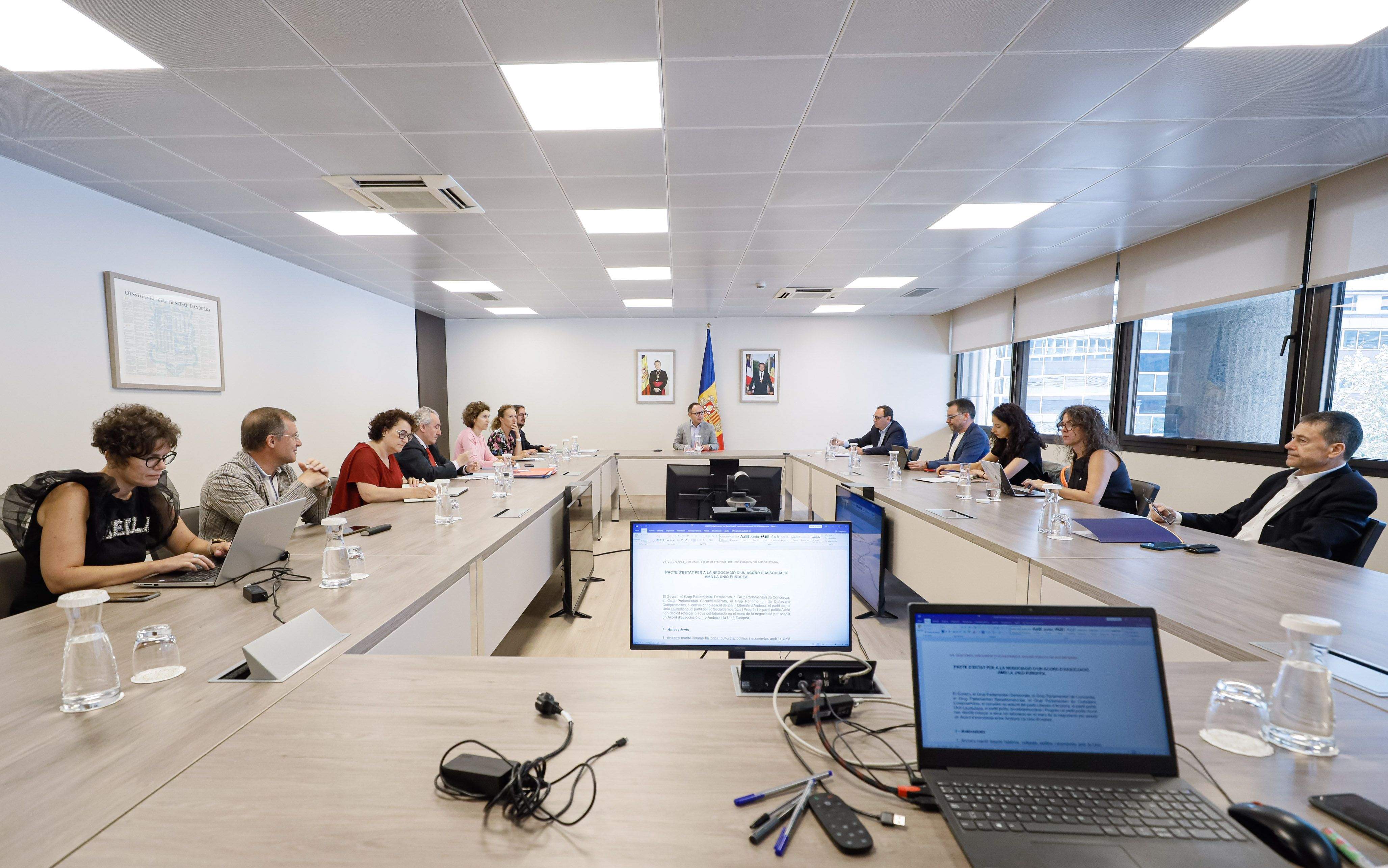 Un moment de la reunió d'aquest matí, on ja no hi eren ni Concòrdia ni Andorra Endavant. Un moment de la reunió d'aquest matí, on ja no hi eren ni Concòrdia ni Andorra Endavant.