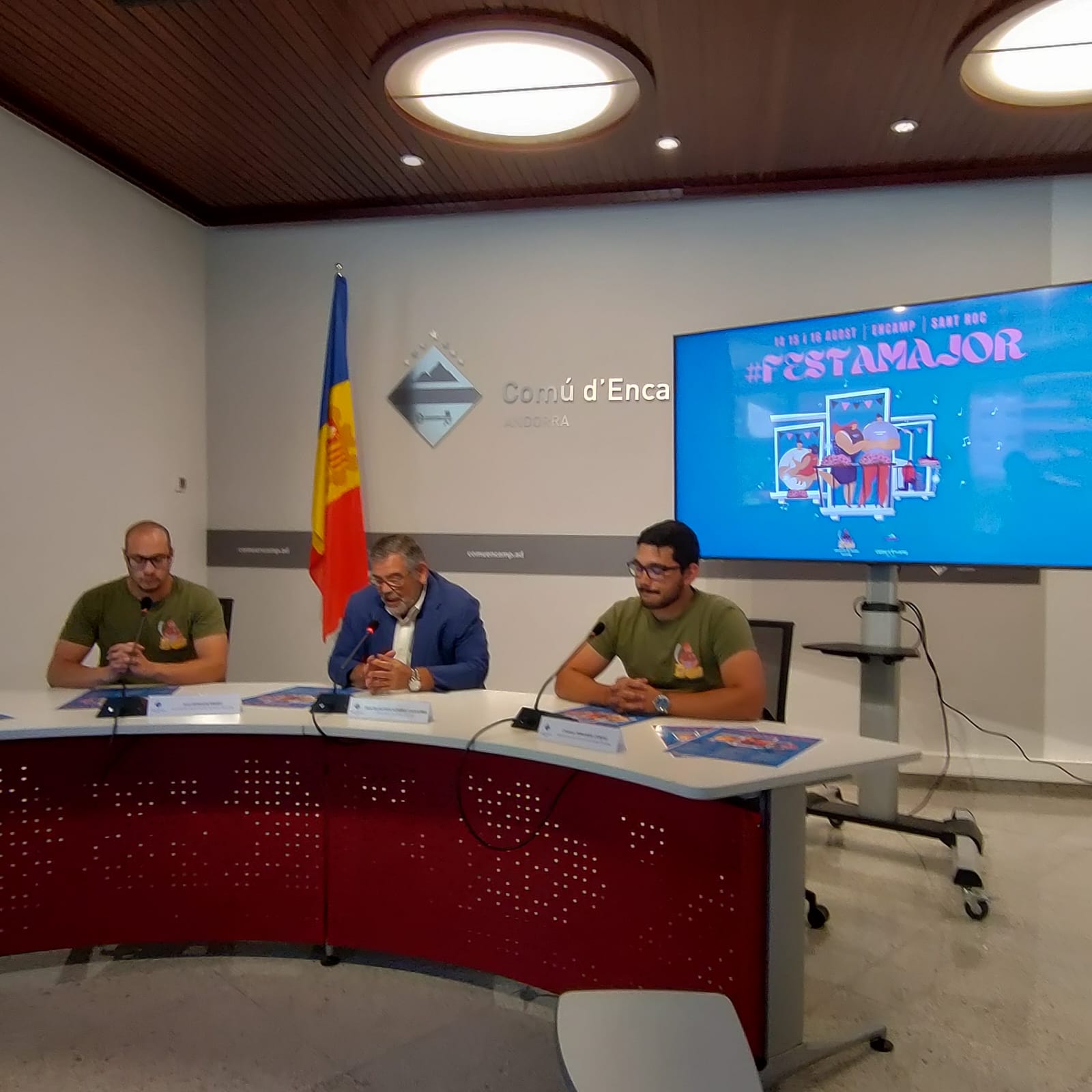 Donsión, Rascagneres i Fernandes durant la roda de premsa.