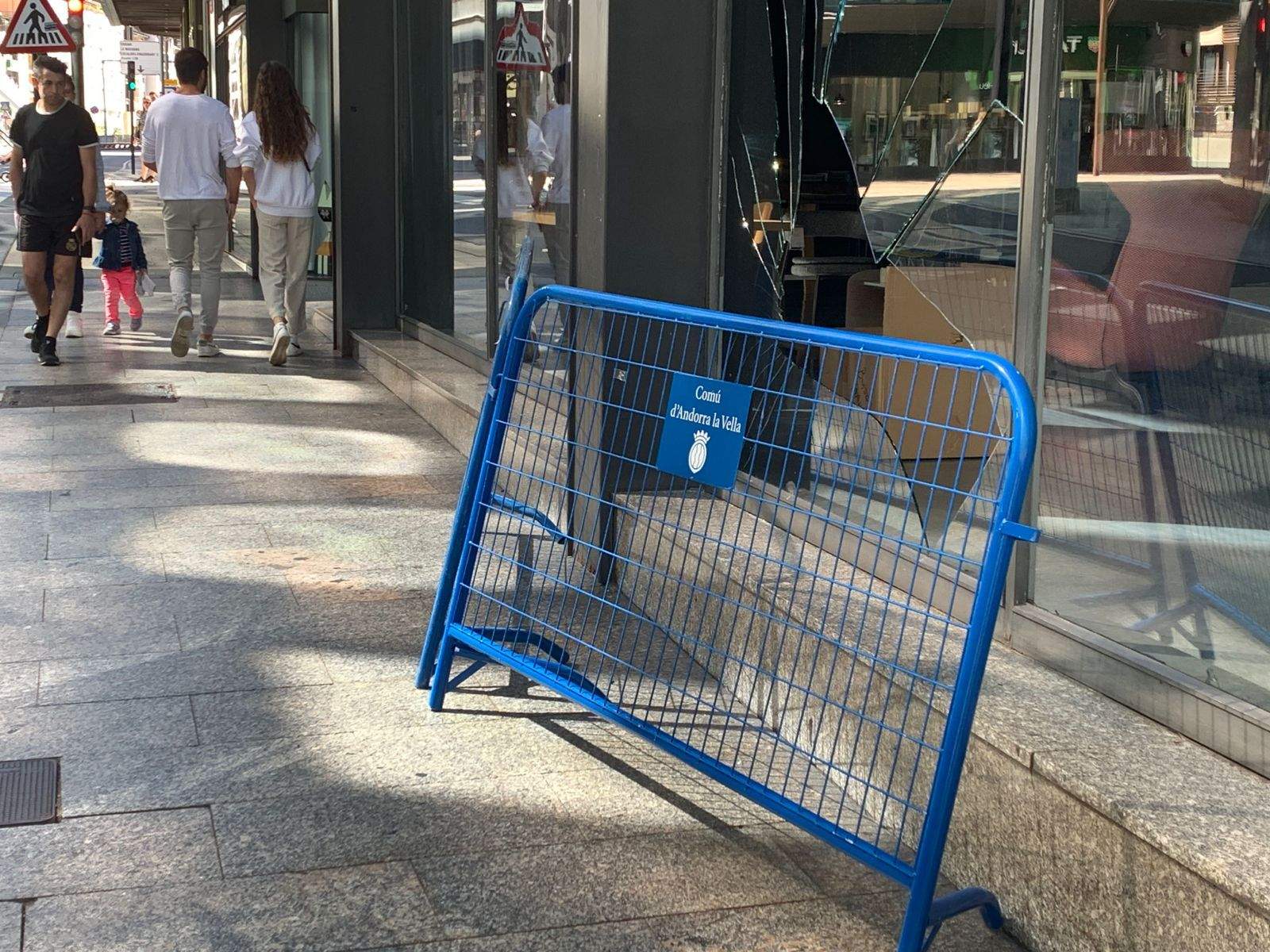 L'aparador trencat, aquest matí.