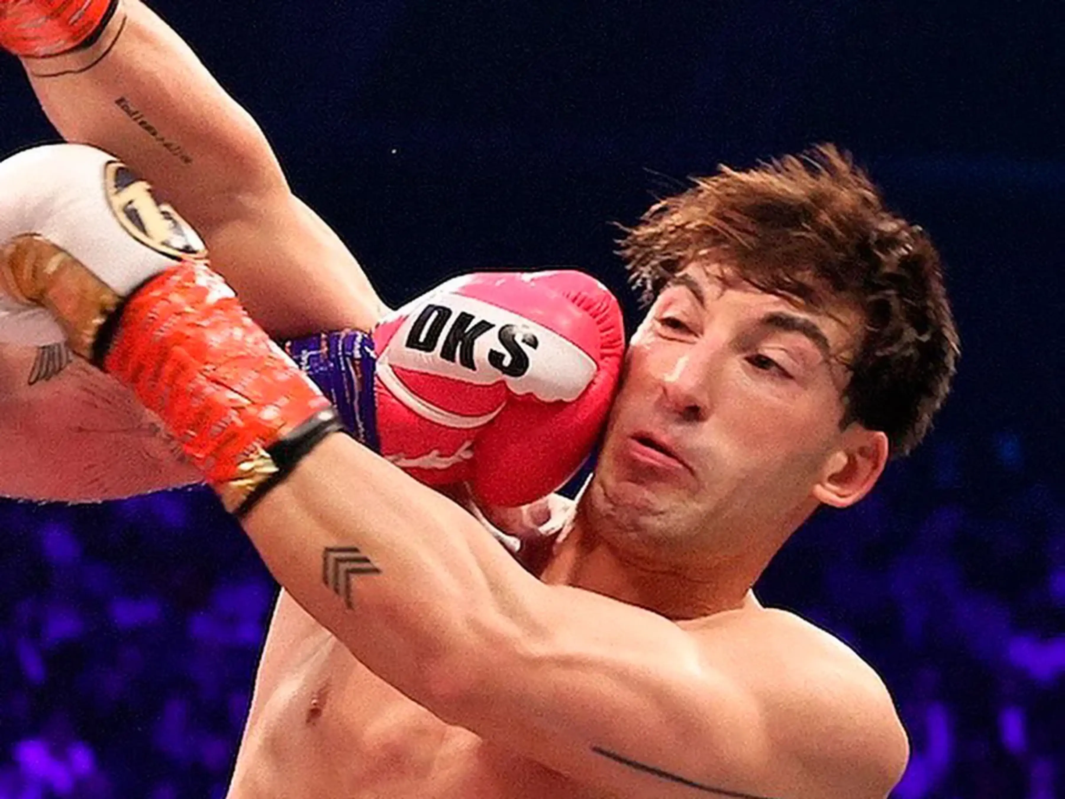 Víctor Mélida, ViruZz, rebent un ventallot en un combat.