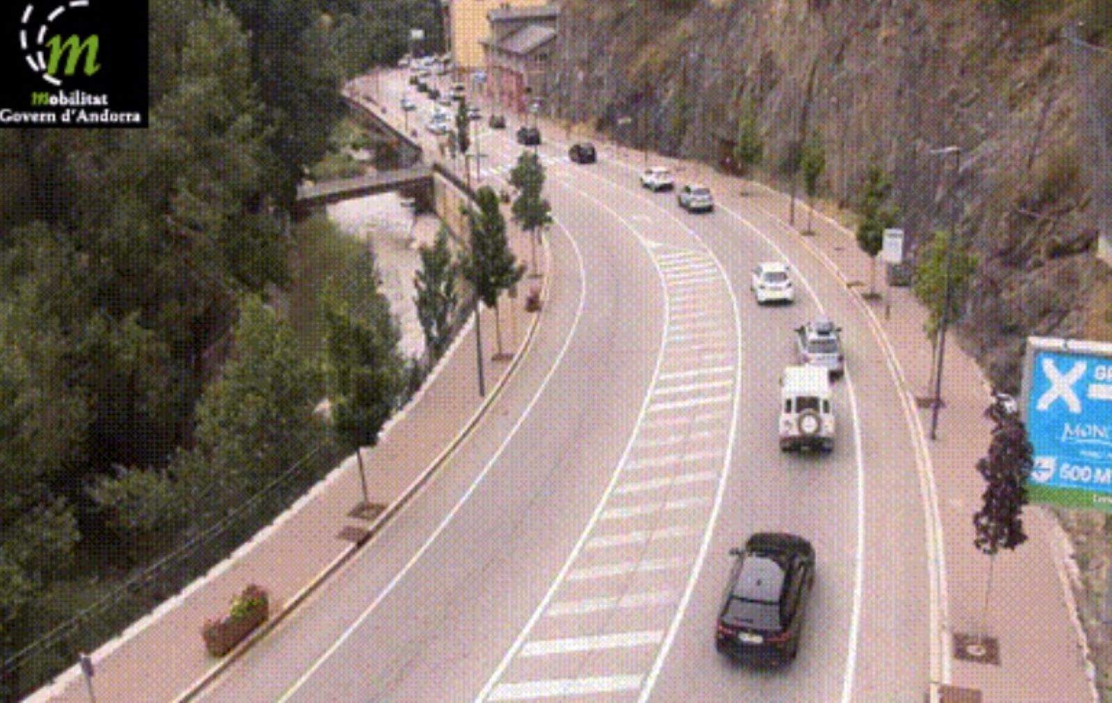 Cues a l'entrada nord de Canillo.