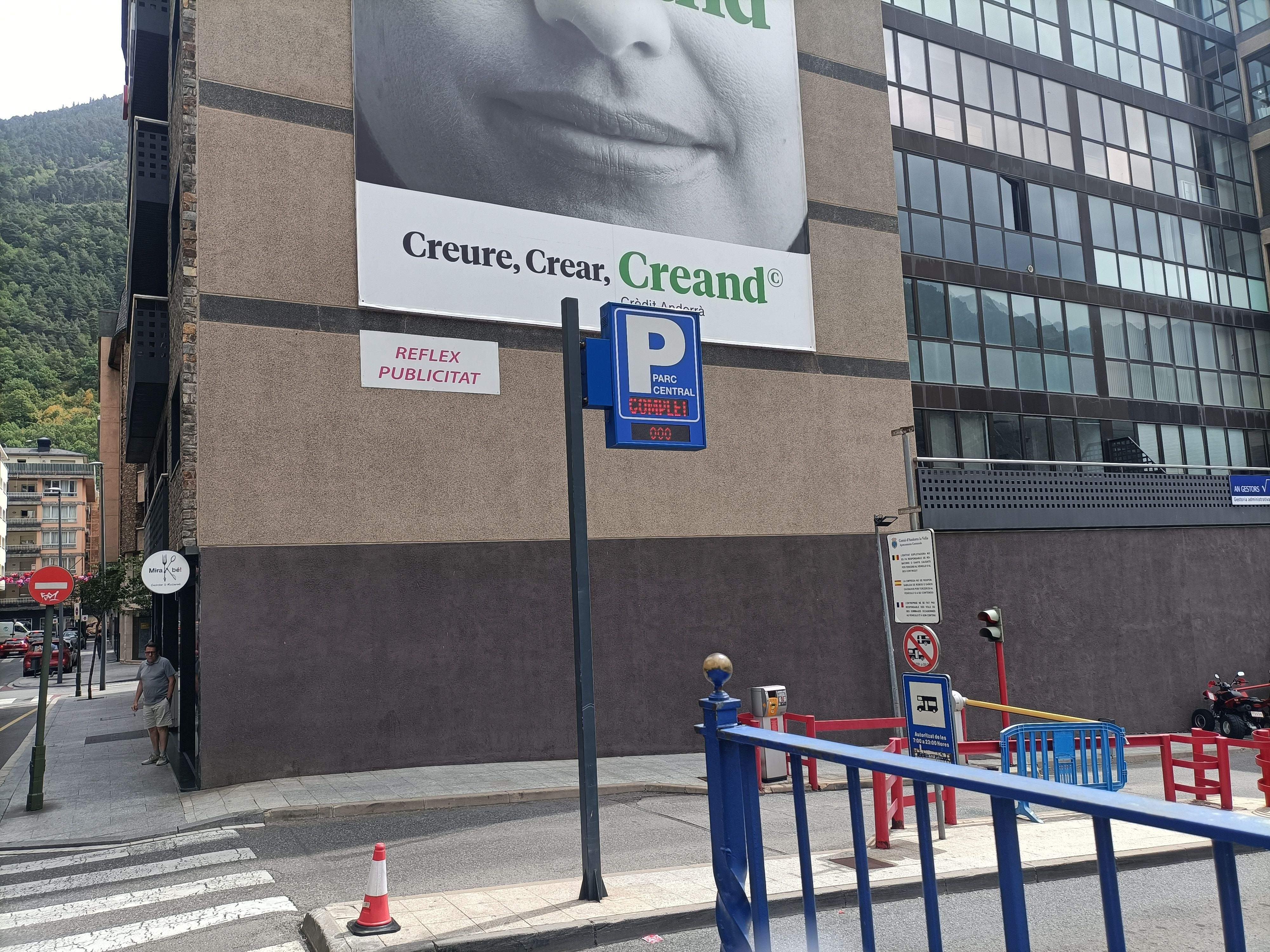 L'aparcament del Parc Central estava complet aquest migdia