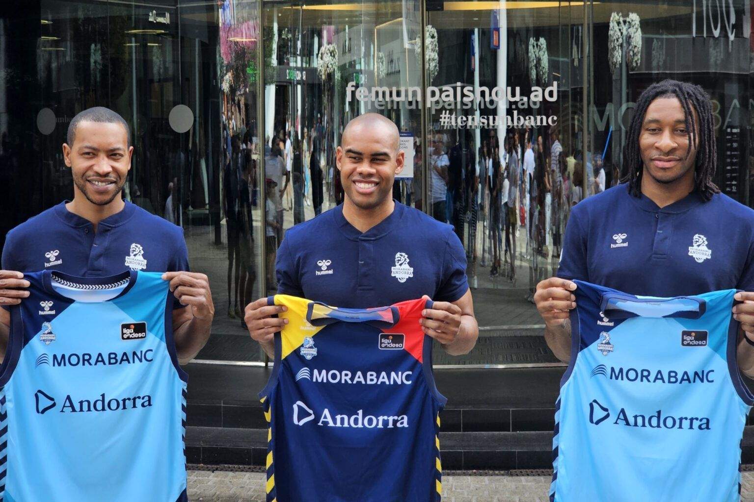 Goudelock, Starks i Okoye amb la samarreta del MoraBanc Andorra aquest dimecres.