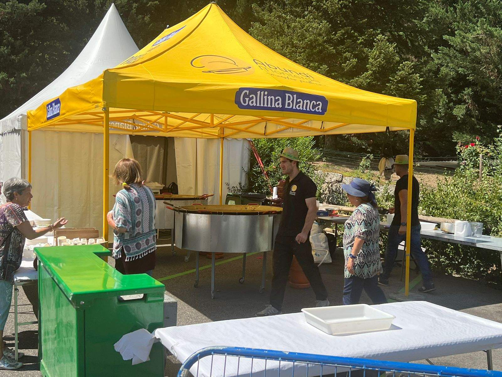 Preparant l'arrossada popular