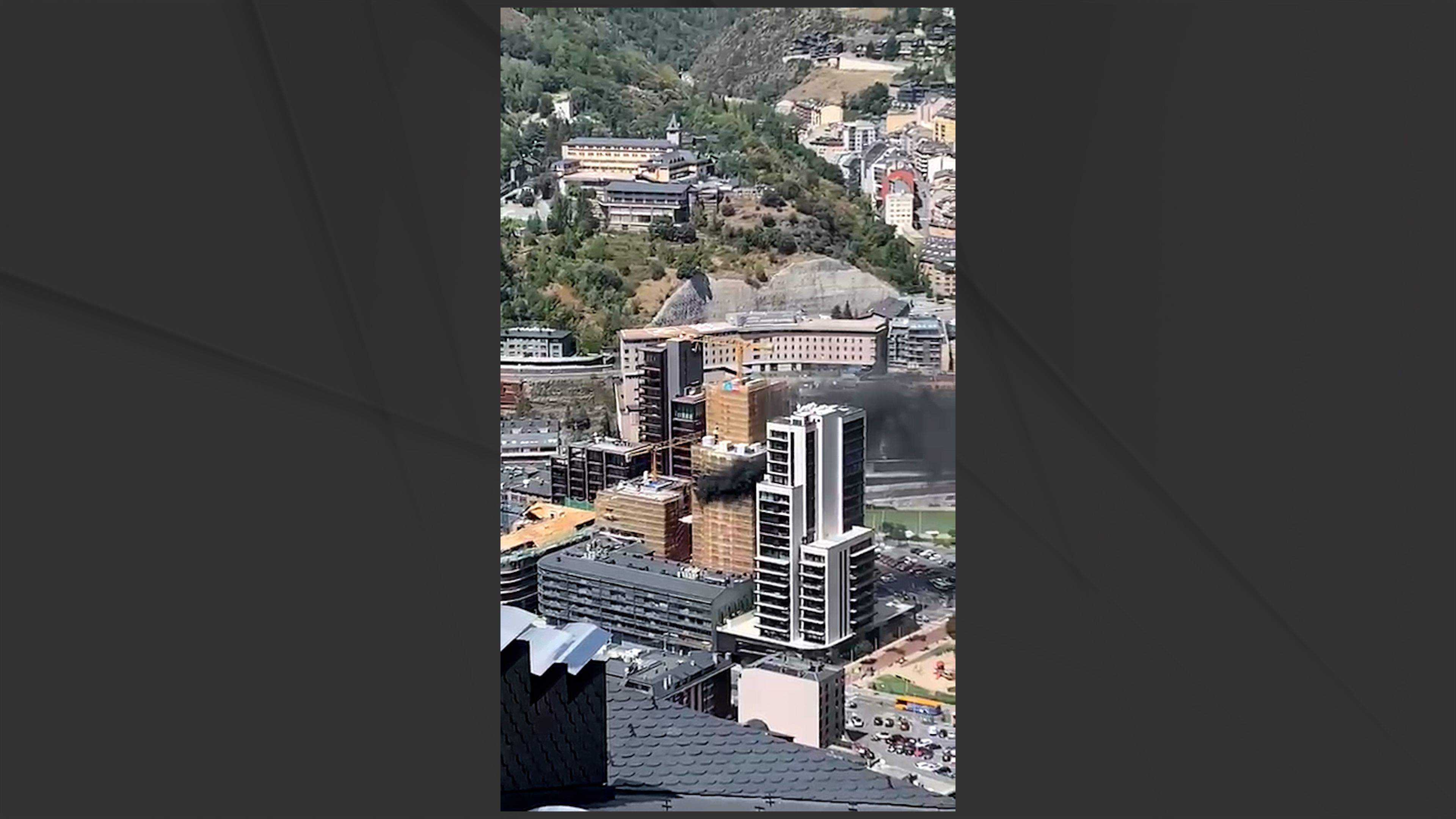 La fumera que va desprendre l'incendi.