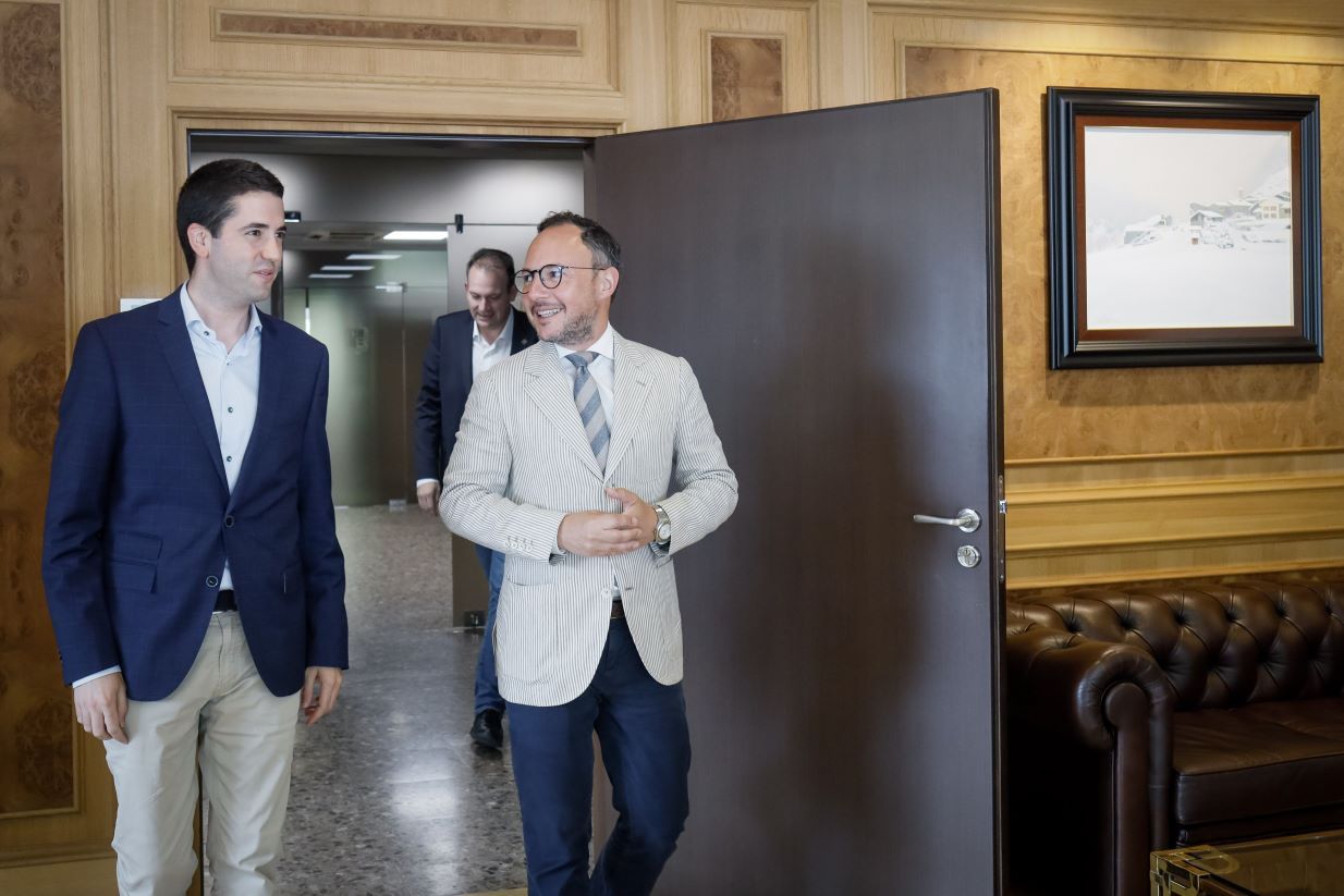 Barrera i Espot en una reunió a Govern.