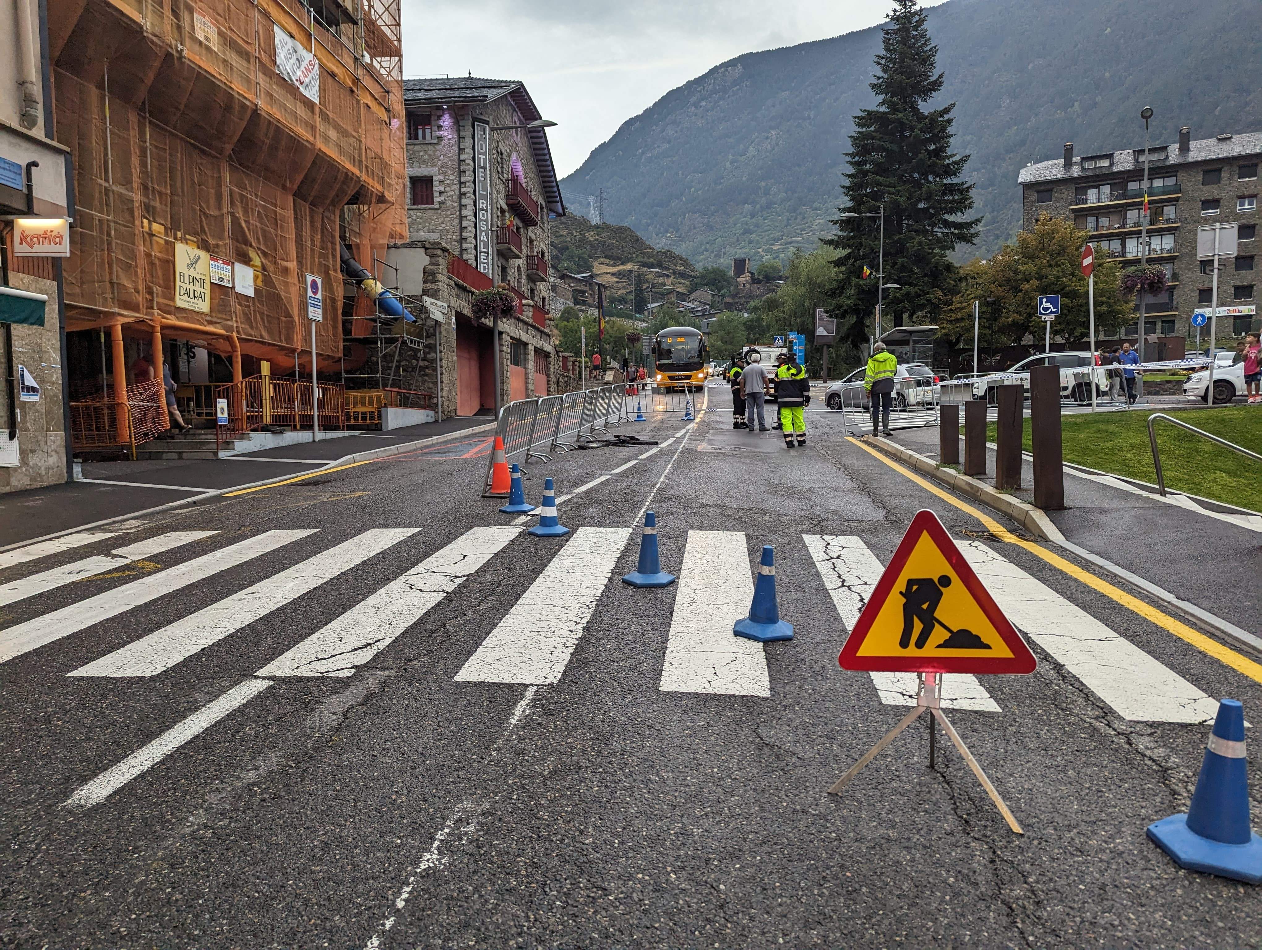 Zona on s'haurà de canviar l'asfalt perquè els efectes del temporal l'hauria malmès.