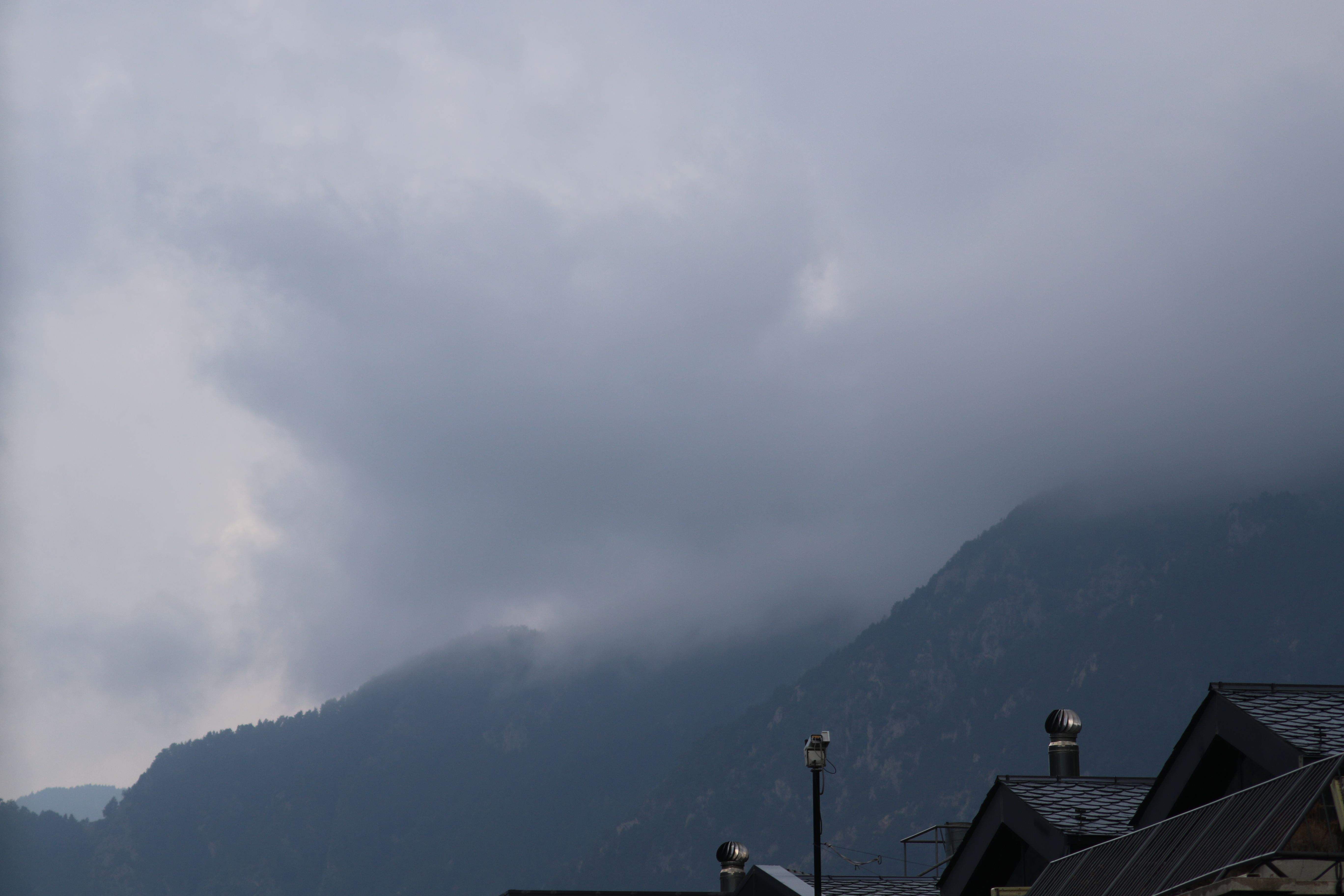 Les nuvolades han fet acte de presència des de bon matí, aquest dissabte.