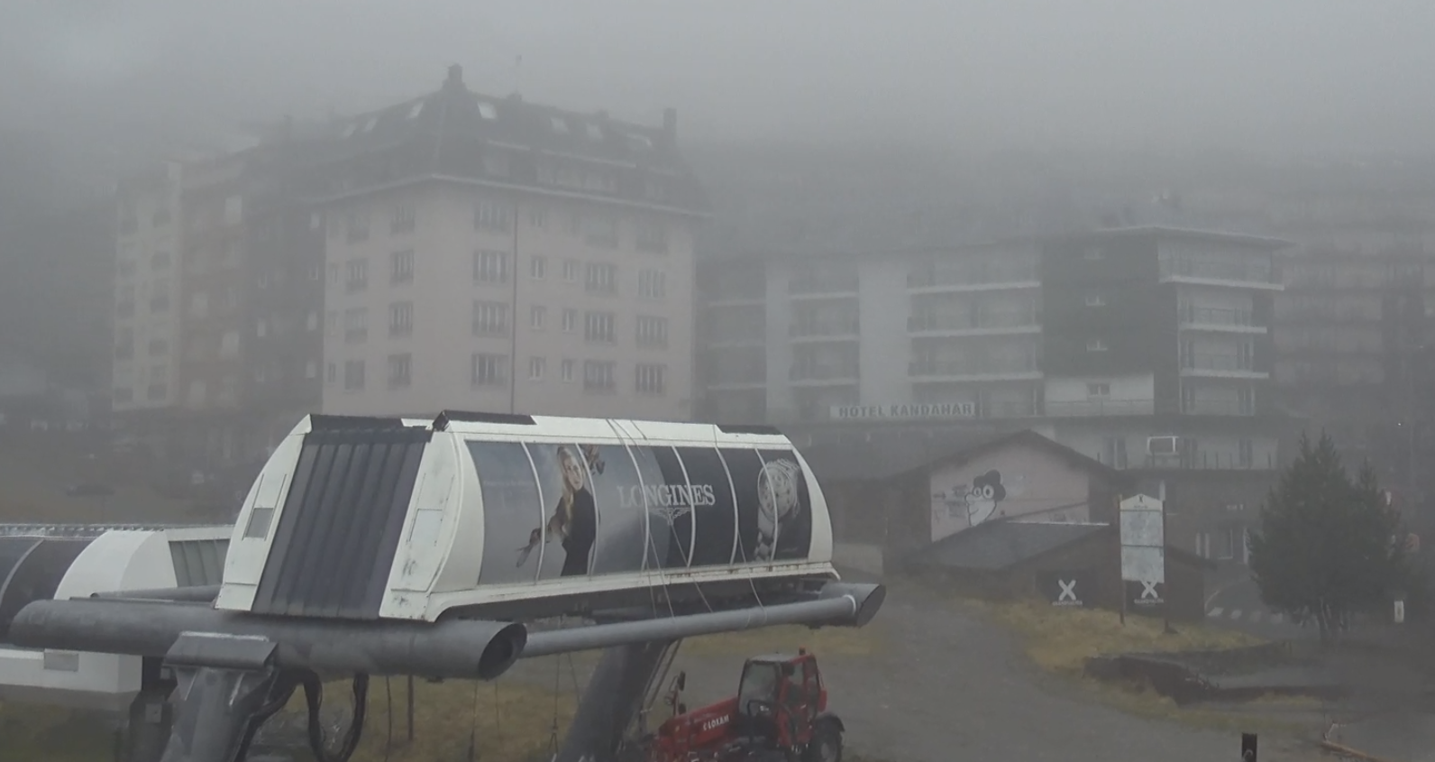 Una imatge del Pas de la Casa, aquest matí, ben cobert.