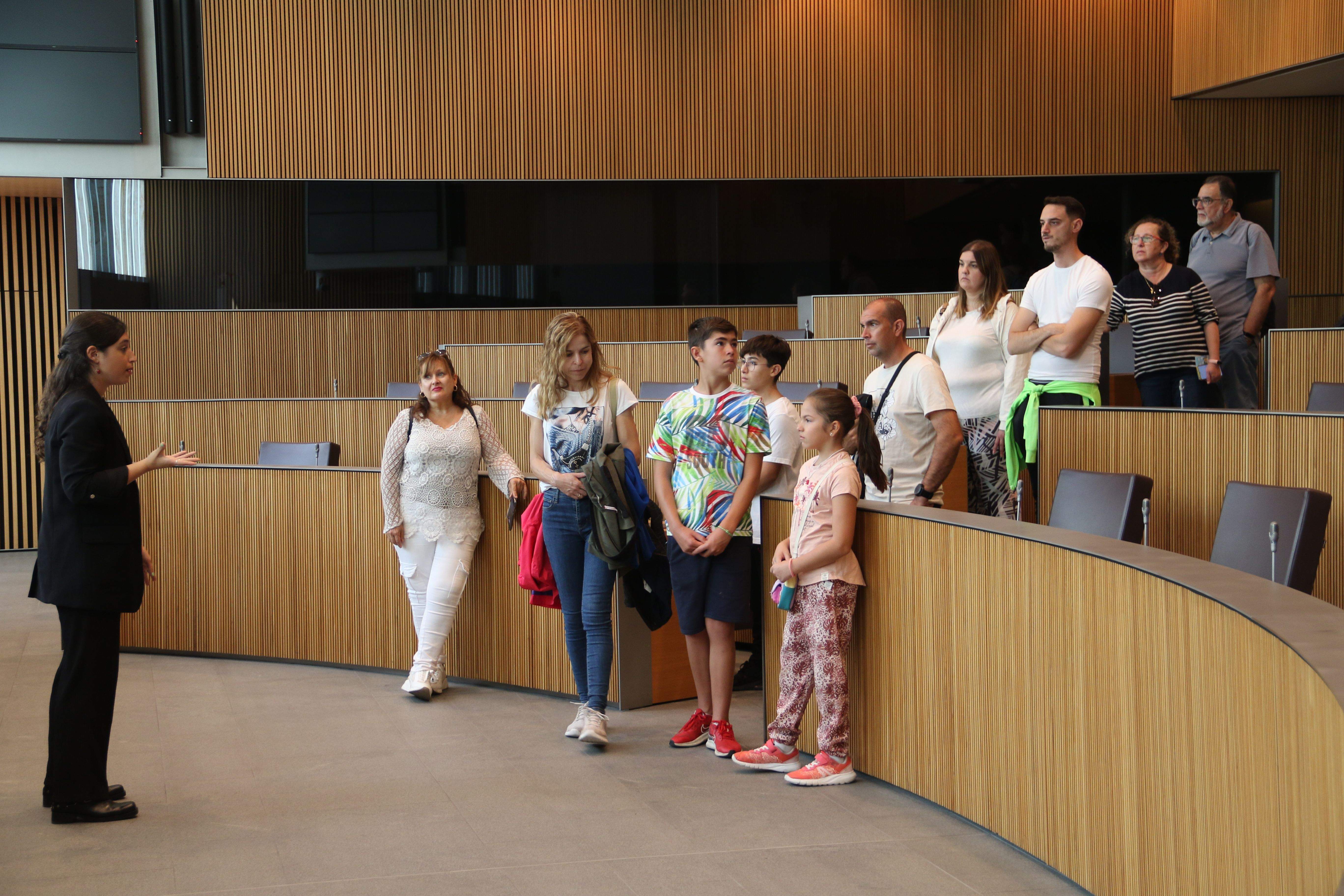 El grup de visitants a l'hemicle.