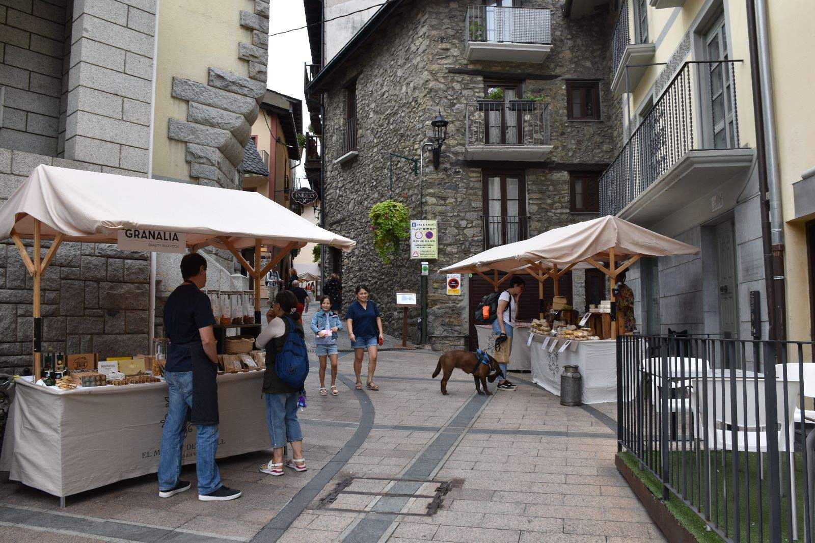 El Mercat de la Vall, aquest dissabte al migdia.