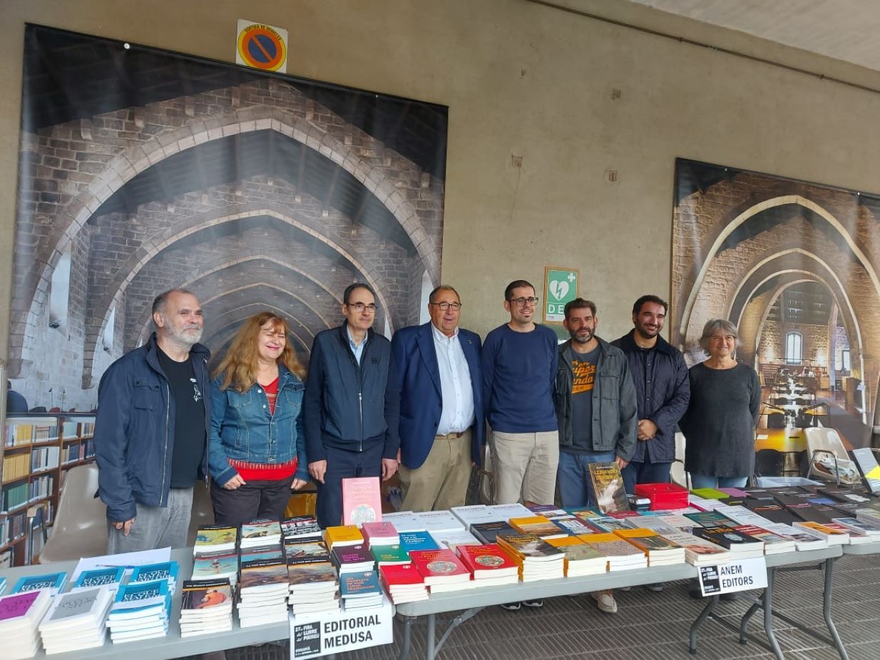 Editors i escriptors andorrans en la parada d'Organyà.