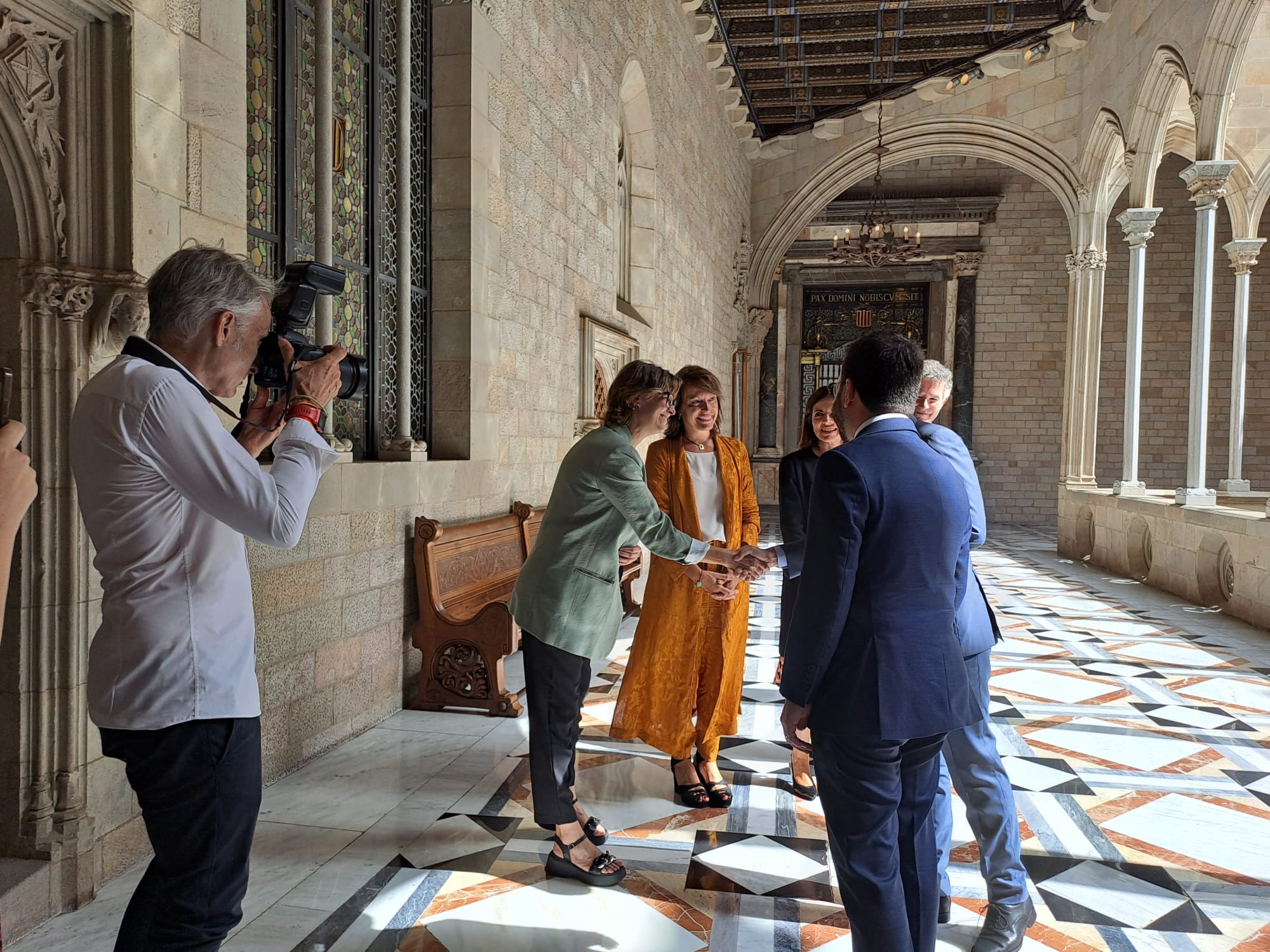 Saludant els membres de la delegació andorrana. Saludant els membres de la delegació andorrana.