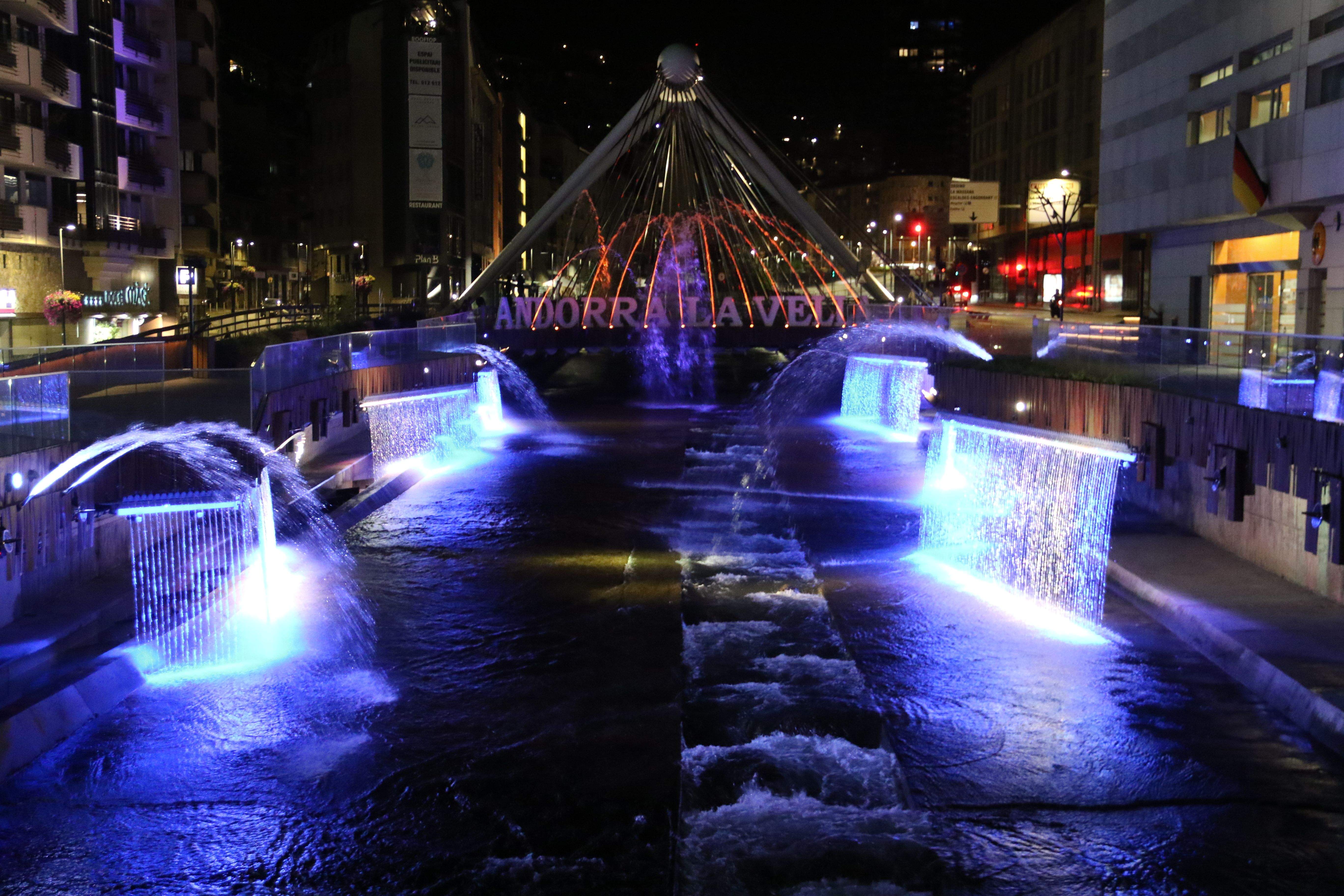 Les fonts lluminoses del riu Valira.