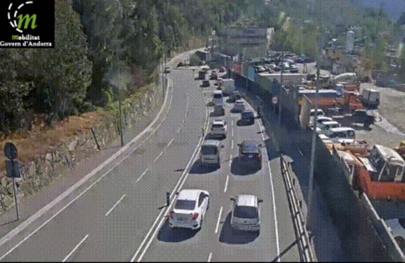 Cues abans d'arribar a la rotonda de la depuradora.