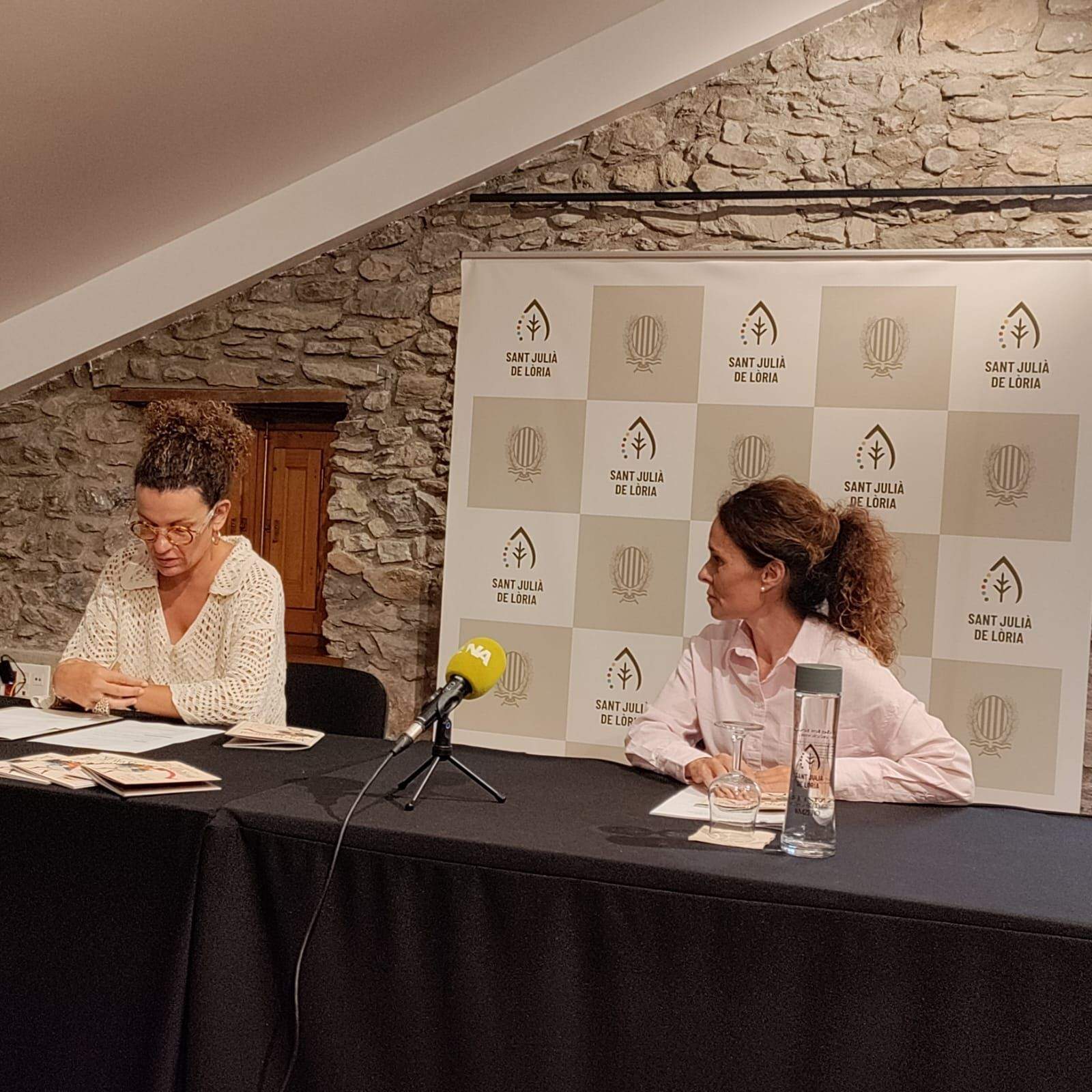 Laura Rogé i Sònia Carrillo a la roda de premsa de presentació de la Vila Medieval.