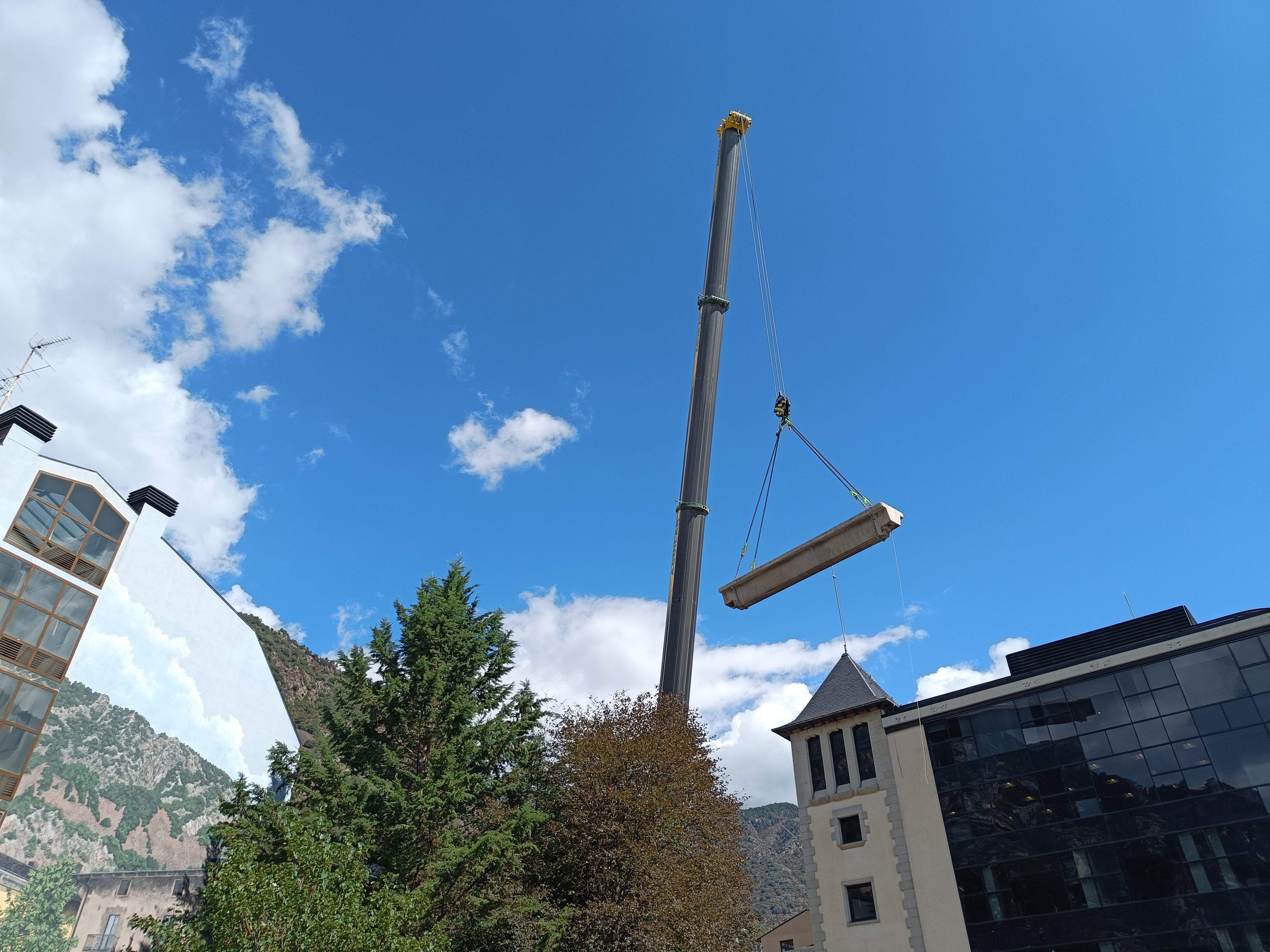 Una de les bigues retirada aquest matí.