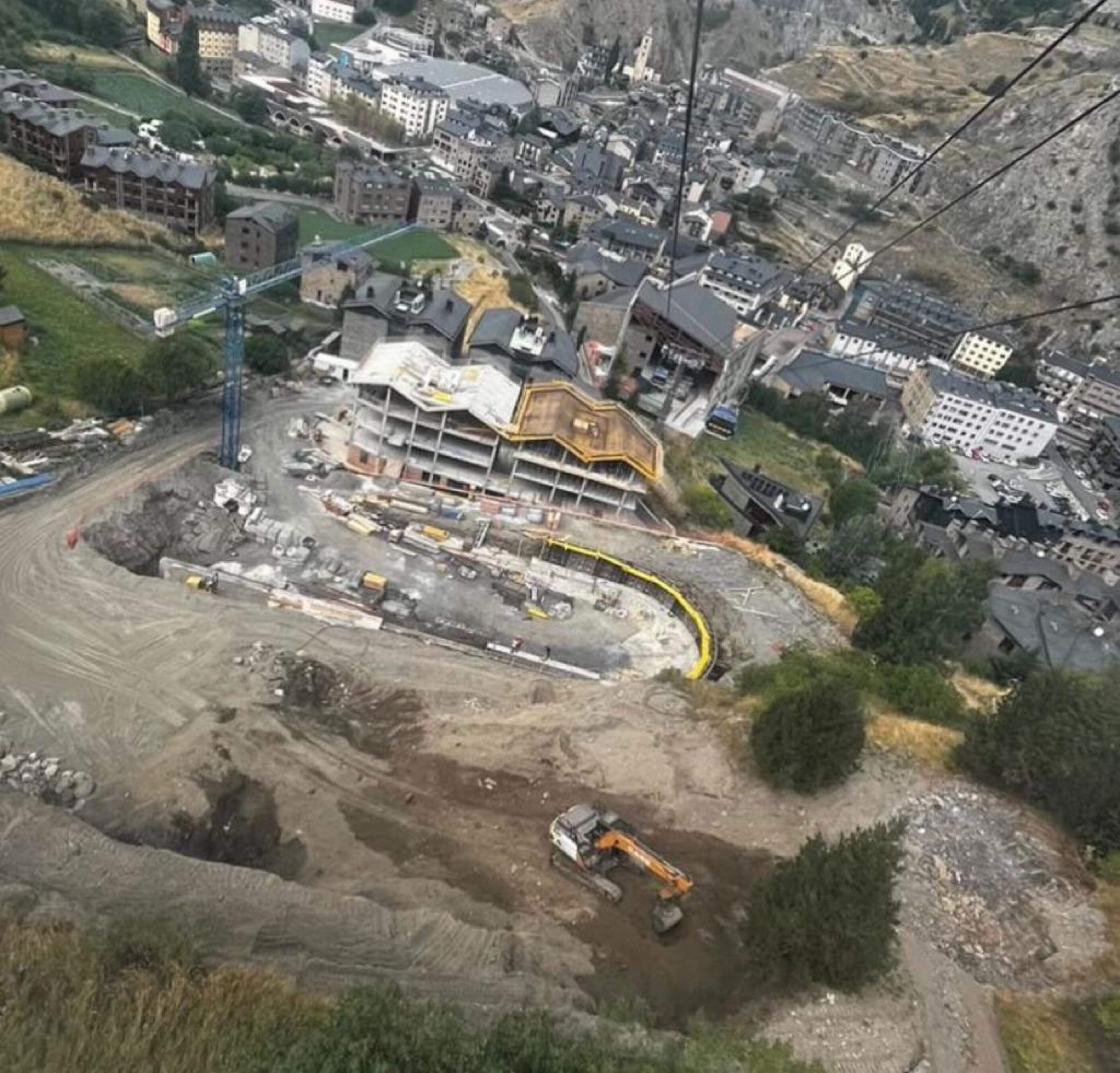 Obres d'una nova urbanització a Canillo.