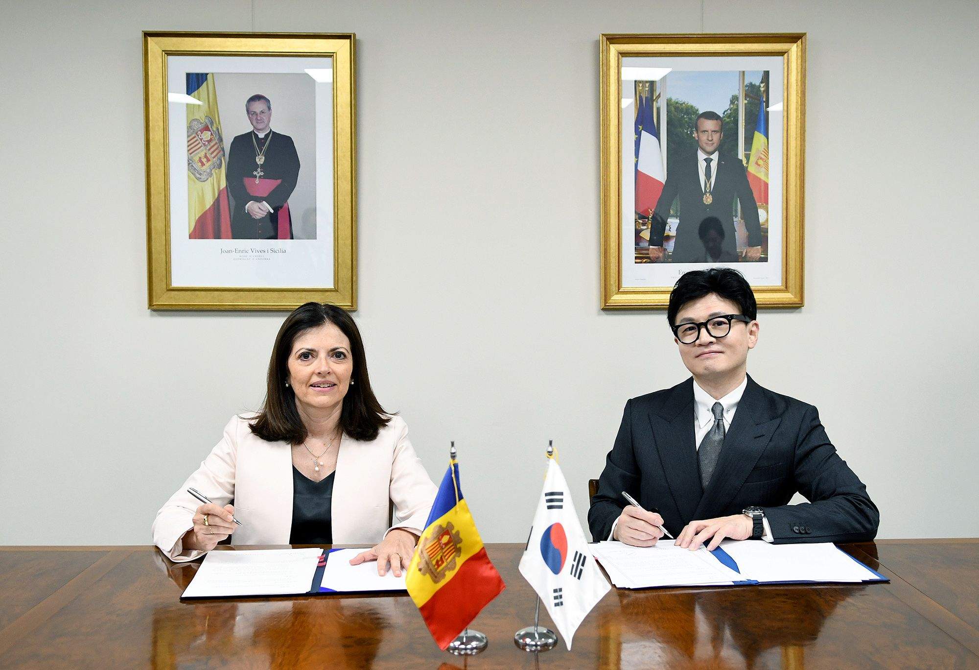 Signatura del conveni.