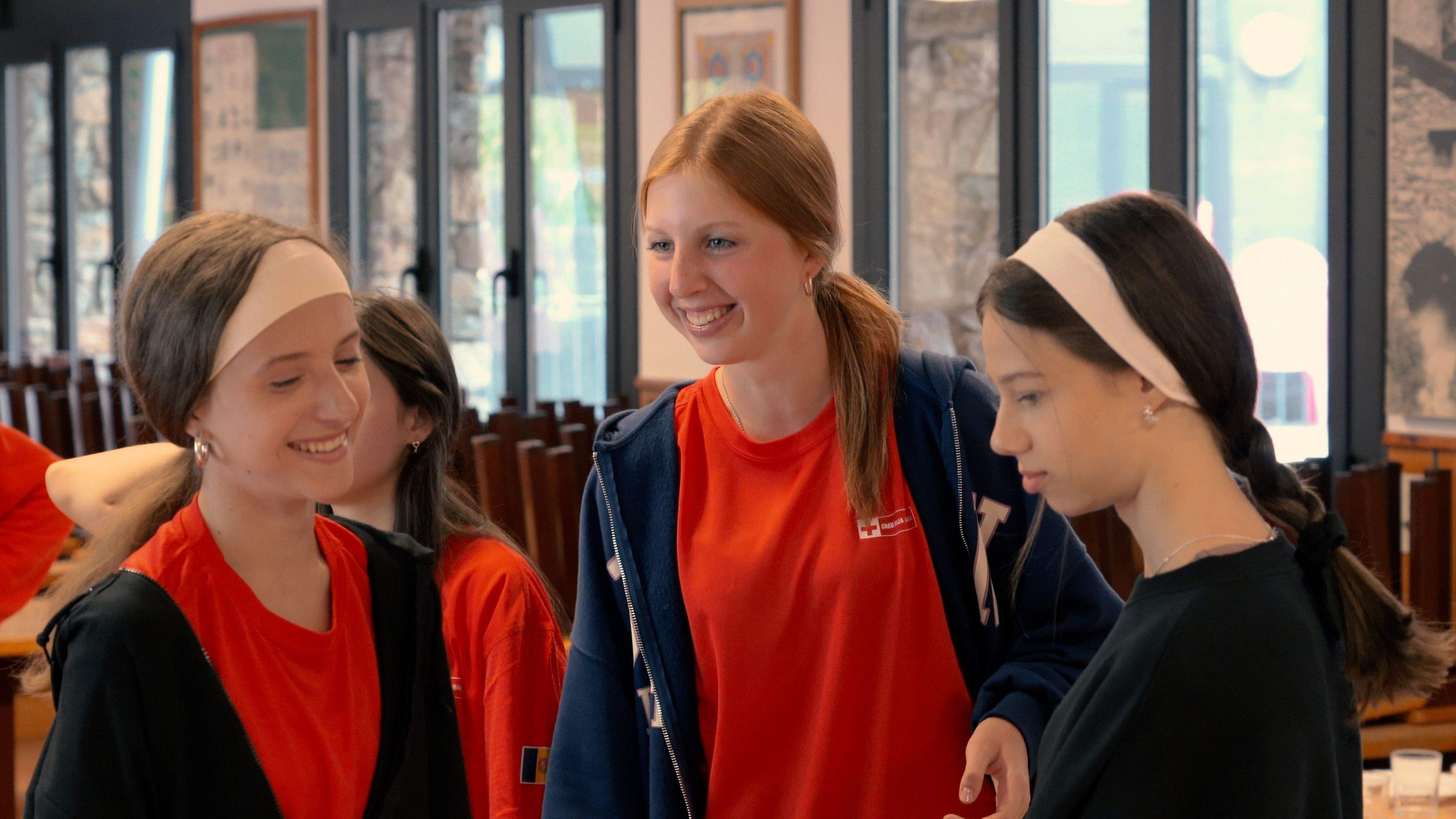 La Polina al centre de la imatge, juntament amb altres joves ucraïneses. 