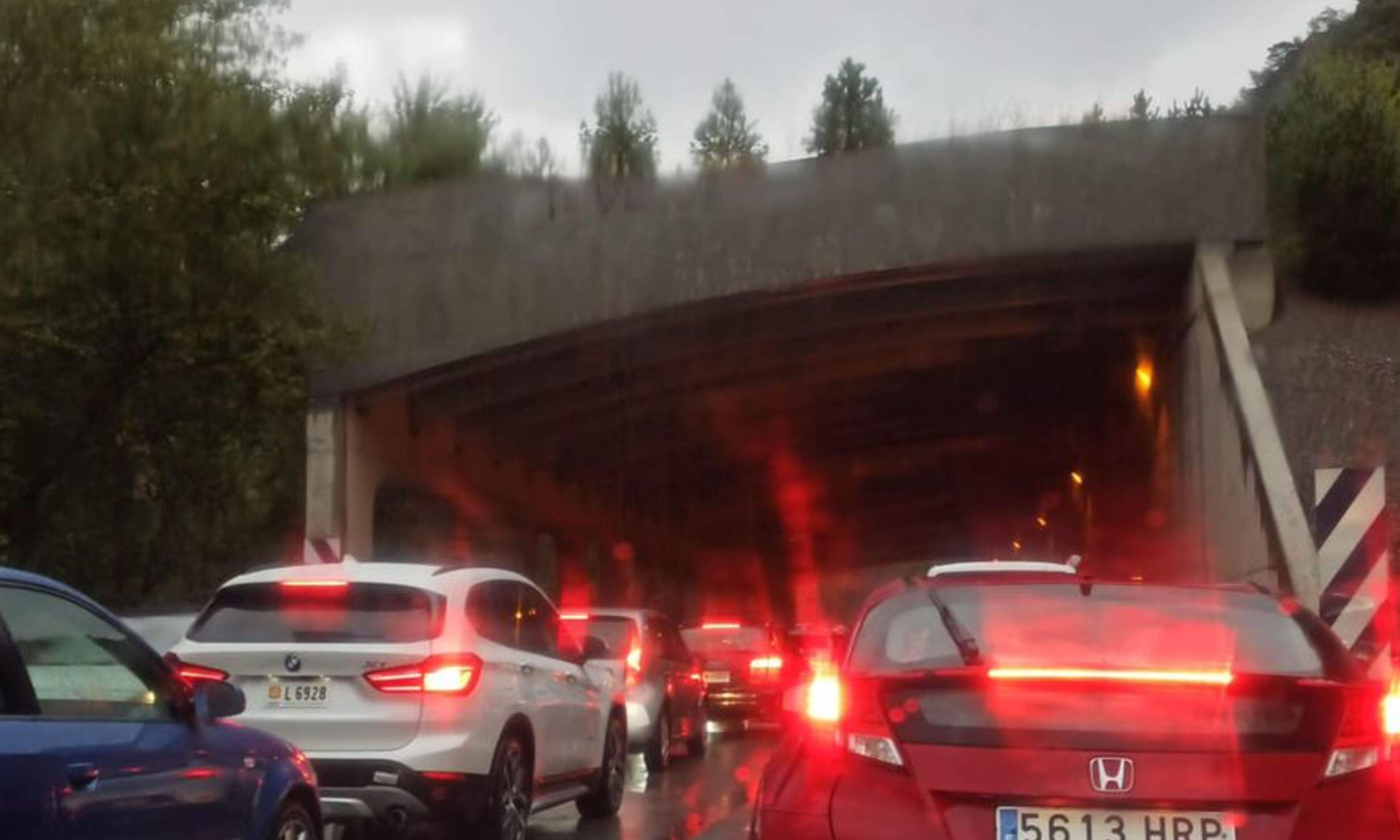 Cua aquest vespre d'accés a Andorra.