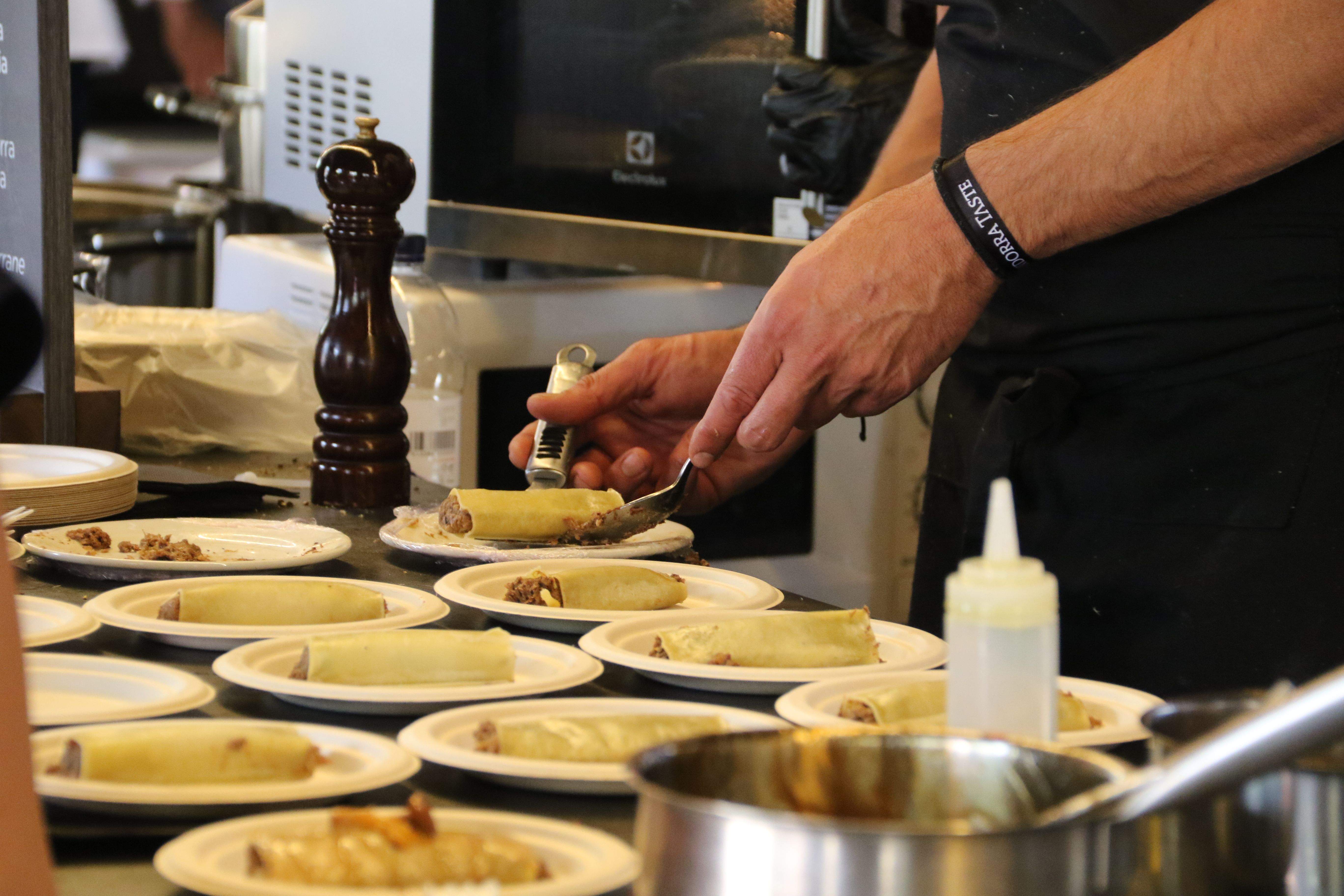 El caneló de carn guisada d'Andorra amb bolets de temporada i bany de ratassia és un dels triomfadors.