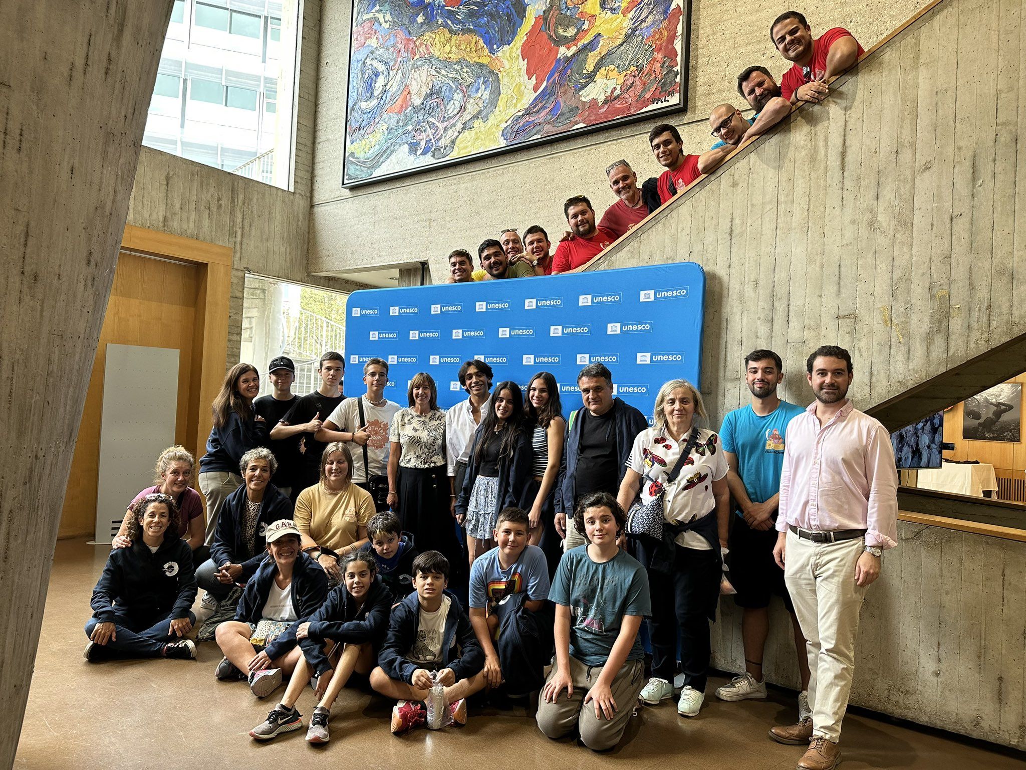 Les delegacions d'Encamp i d'Ordino a la Unesco per representar el 'Ball de l'ossa' i 'L'última ossa a Ordino' Les delegacions d'Encamp i d'Ordino a la Unesco per representar el 'Ball de l'ossa' i 'L'última ossa a Ordino'