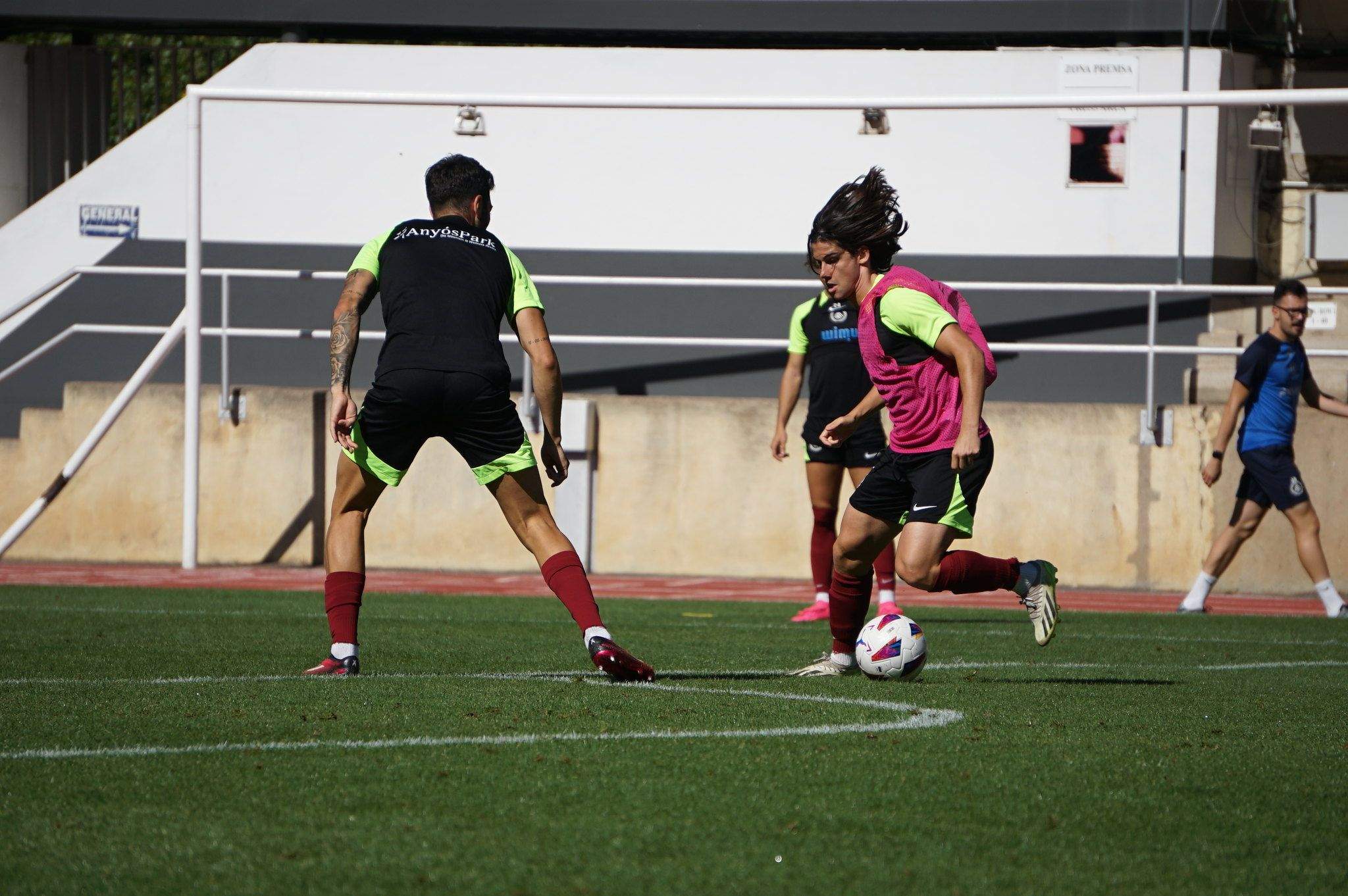 Álex Calvo durant l'entrenament de l'FC Andorra.