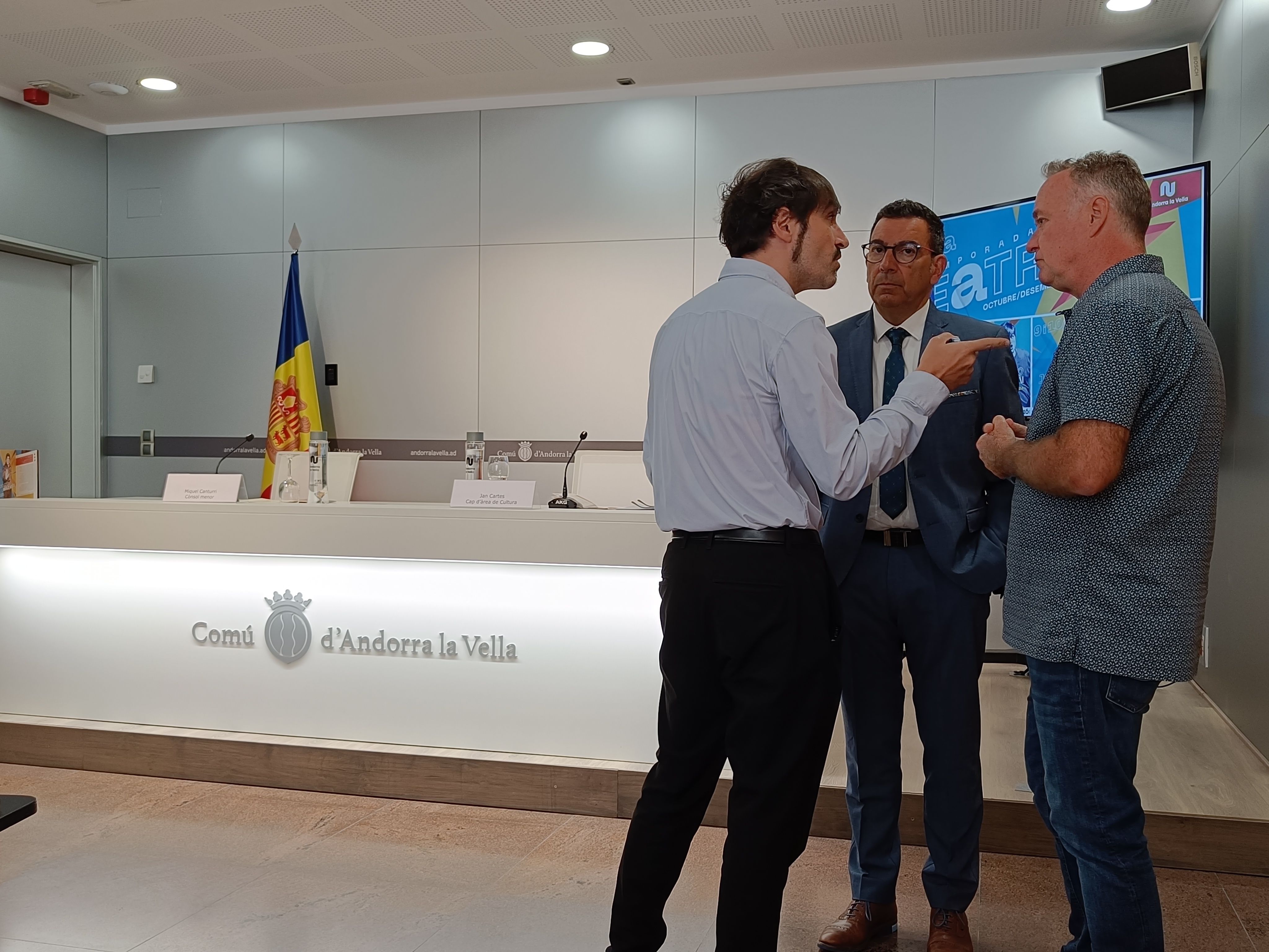 El cònsol menor d'Andorra la Vella, Miquel Canturri, al centre del grup.
