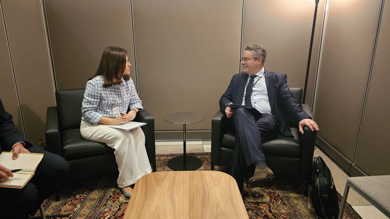 Tor amb el seu homòleg Tobias Linder.